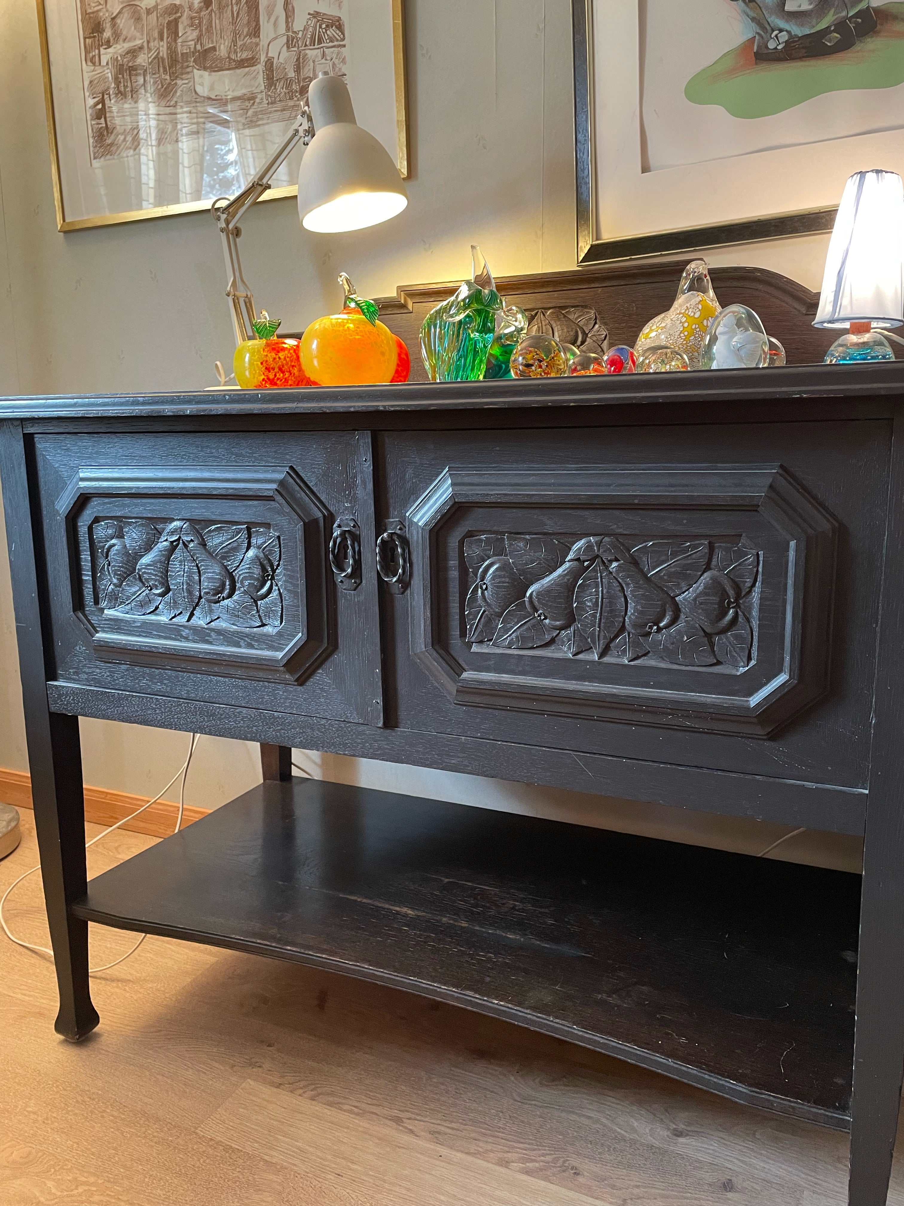 Stor vacker antik skänk / sideboard 1800 tal i mycket fint skick.