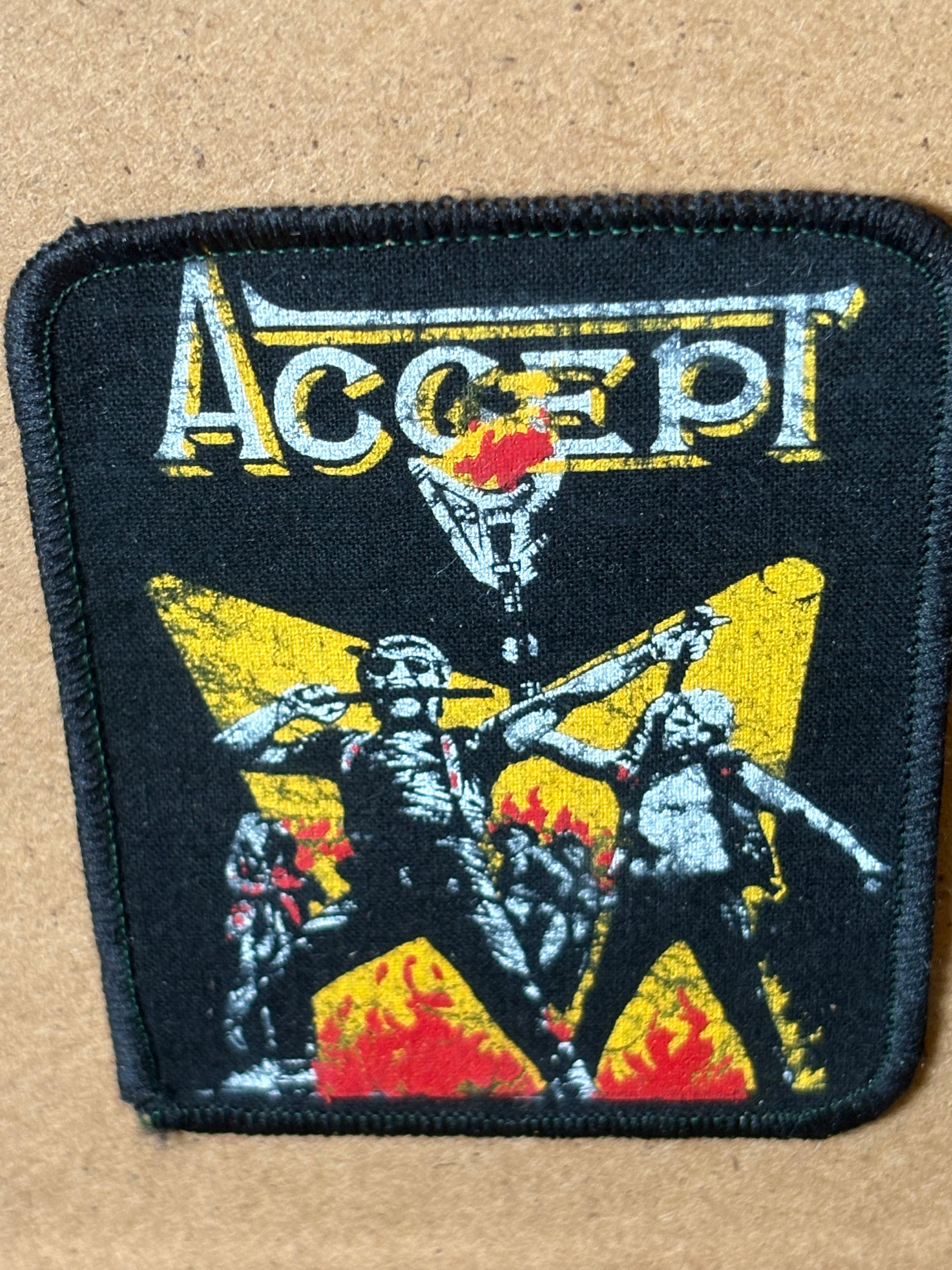 Ett fint vintage original patch märke i tyg på rockgruppen Accept i nyskick.
