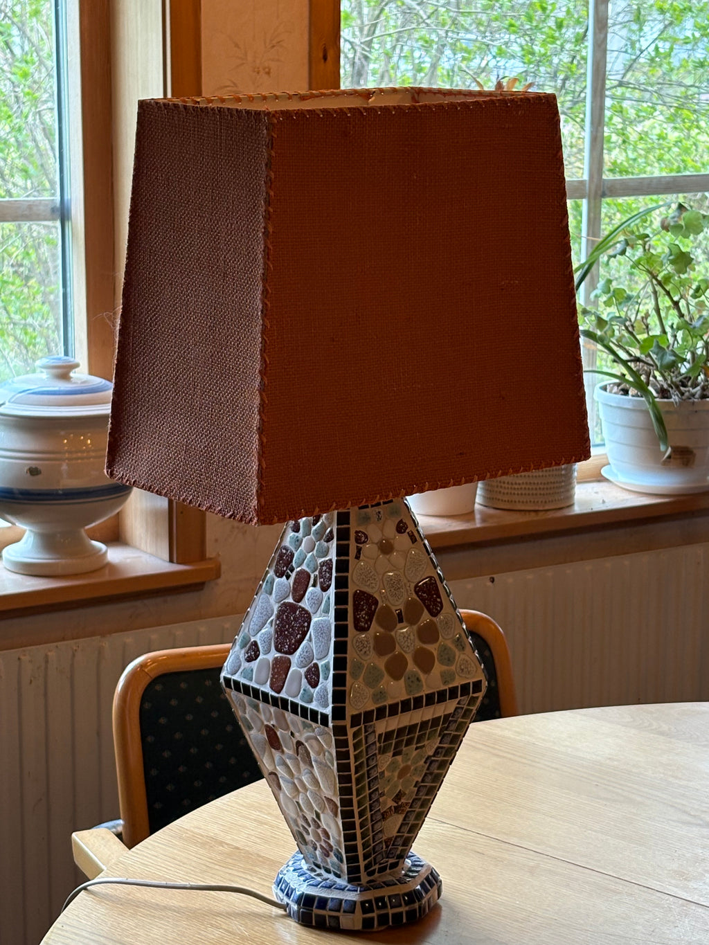Stor vacker vintage bordslampa i mosaik 1960 tal.