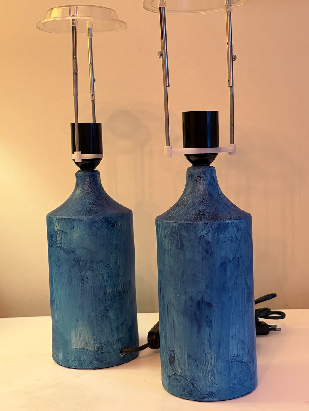 Två st vackra bordslampor i keramik från Skagen pottery / Danmark i nyskick.