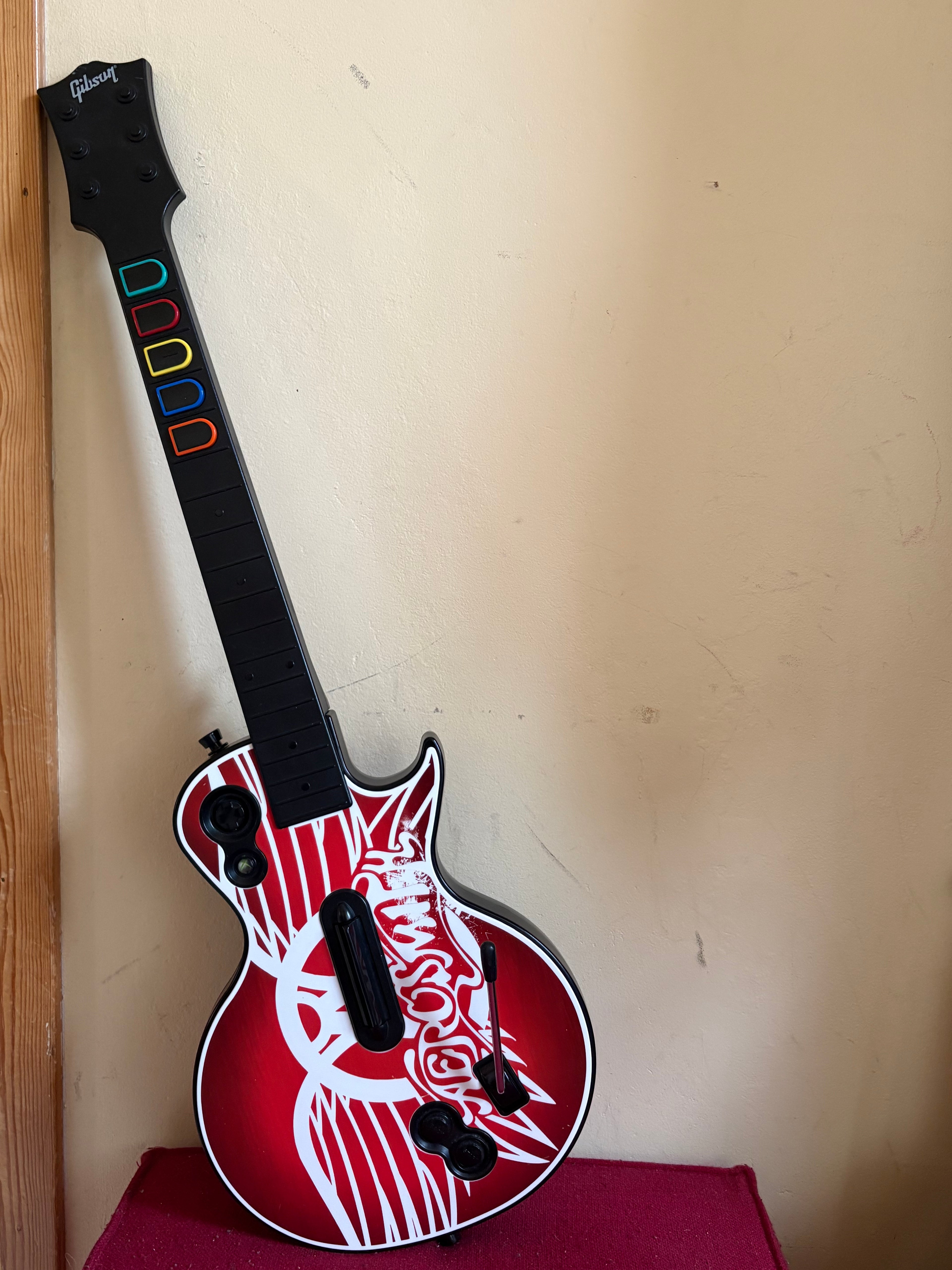 Guitar Hero gitarr till X box 360 Aerosmith Edition i nyskick.