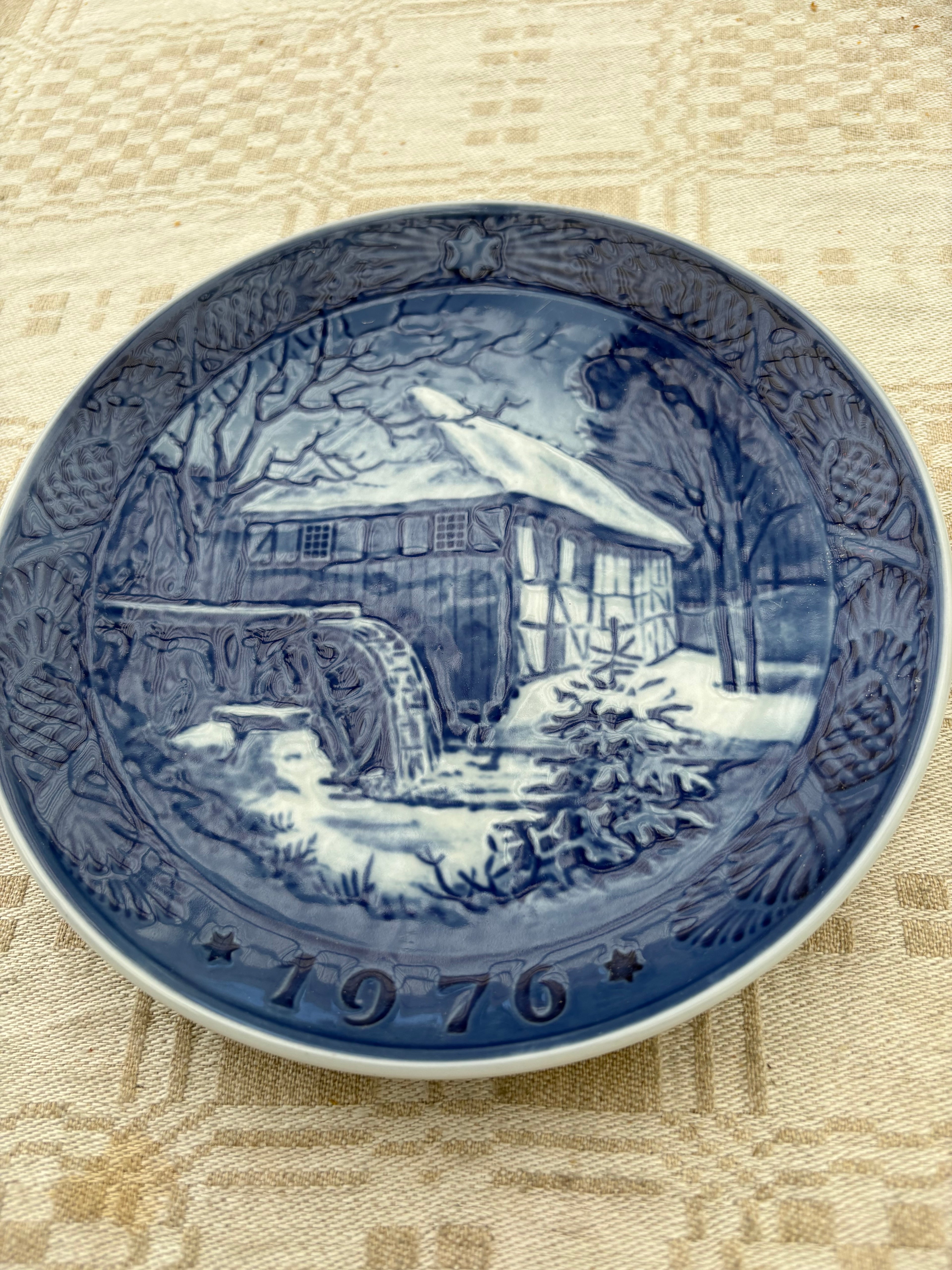 Vackra retro årstallrikar från Royal Copenhahen. Åren 1977-1984.