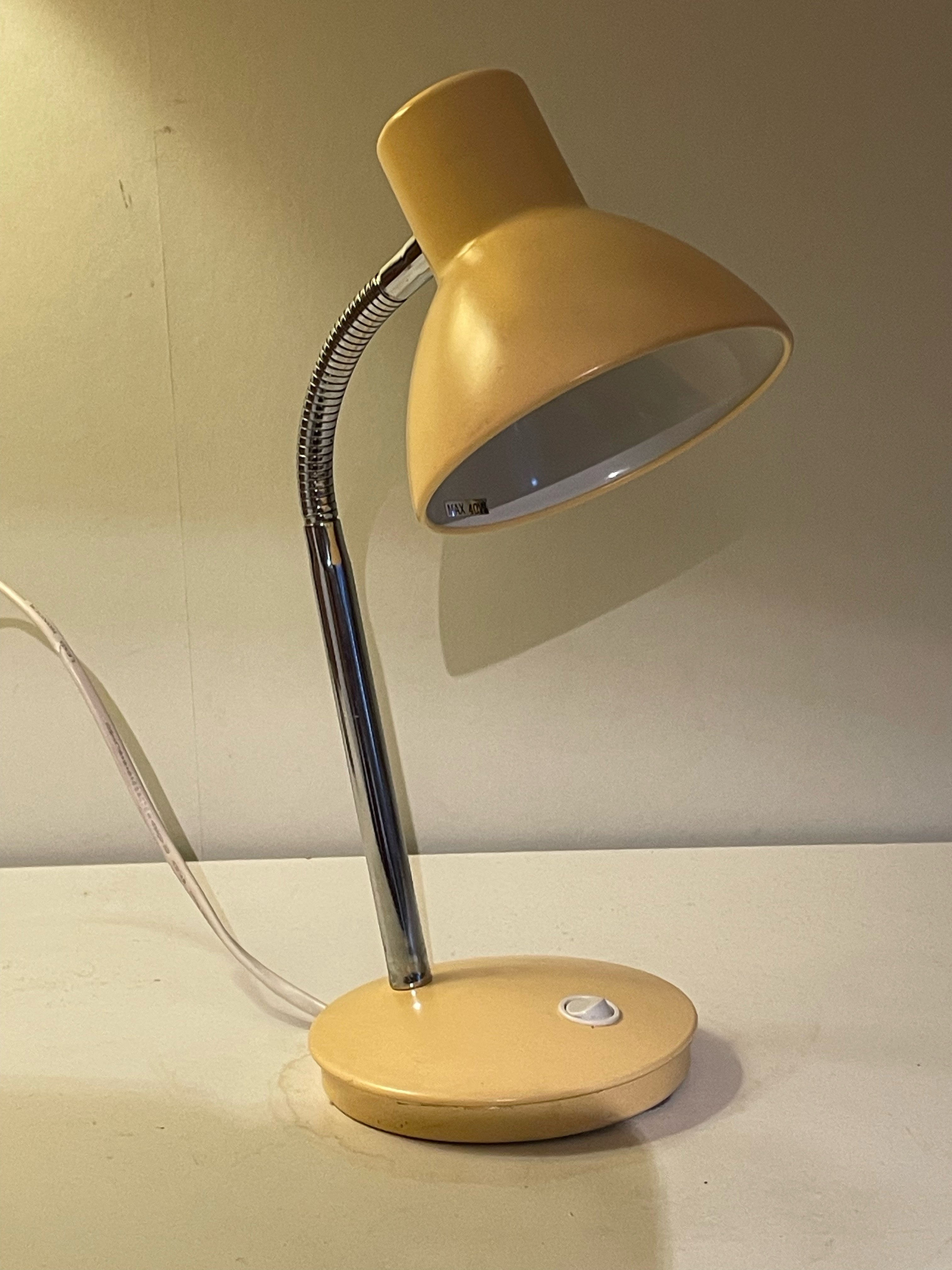 Cool vintage skrivbordslampa 1960 tal i nyskick.