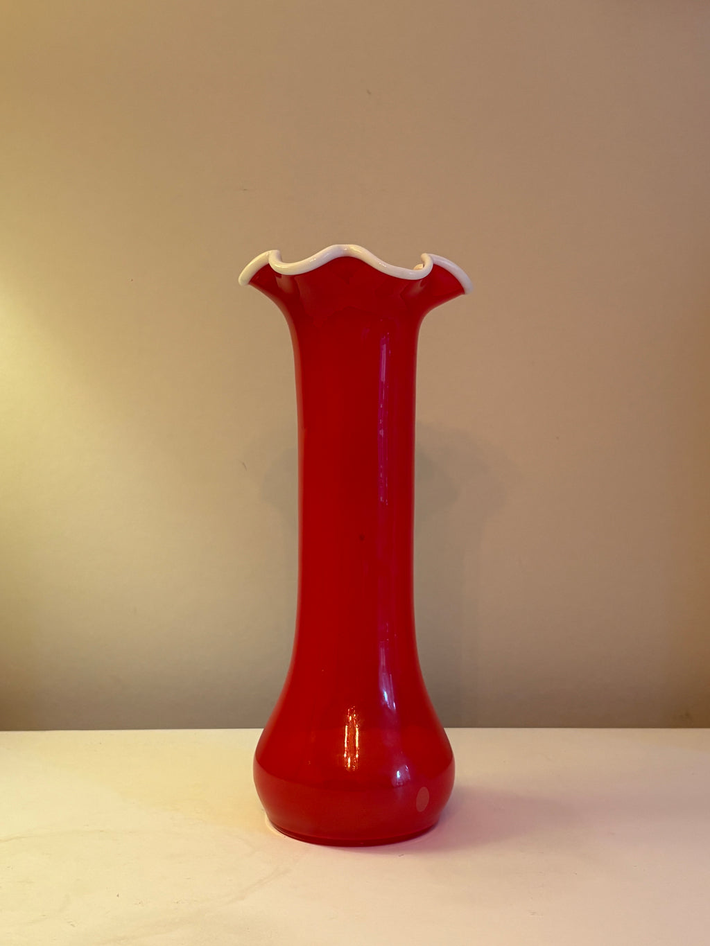 Vacker vintage hög glasvas från Murano 1950/ 60 tal i mycket fint skick.