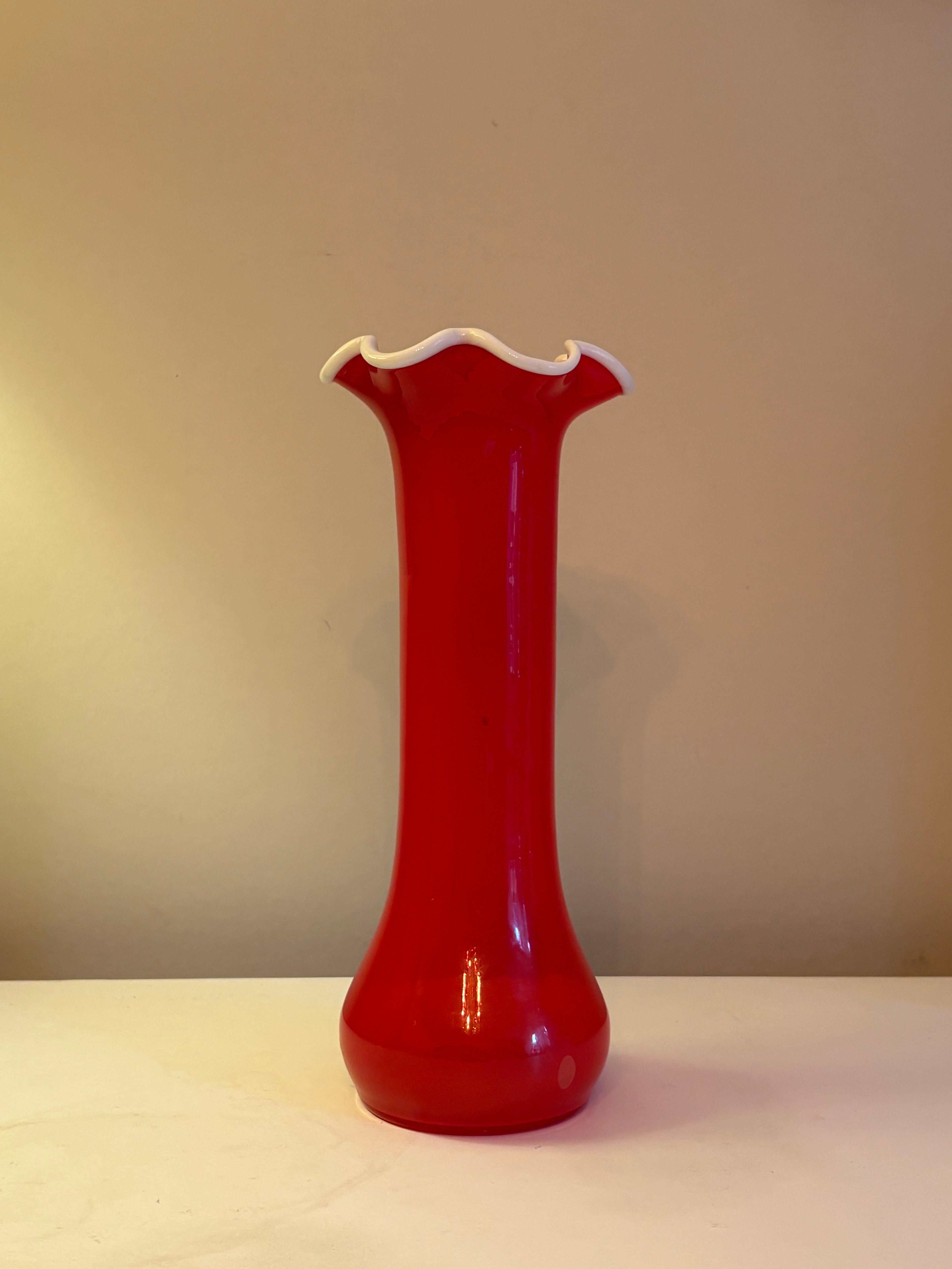 Vacker vintage hög glasvas från Murano 1950/ 60 tal i mycket fint skick.