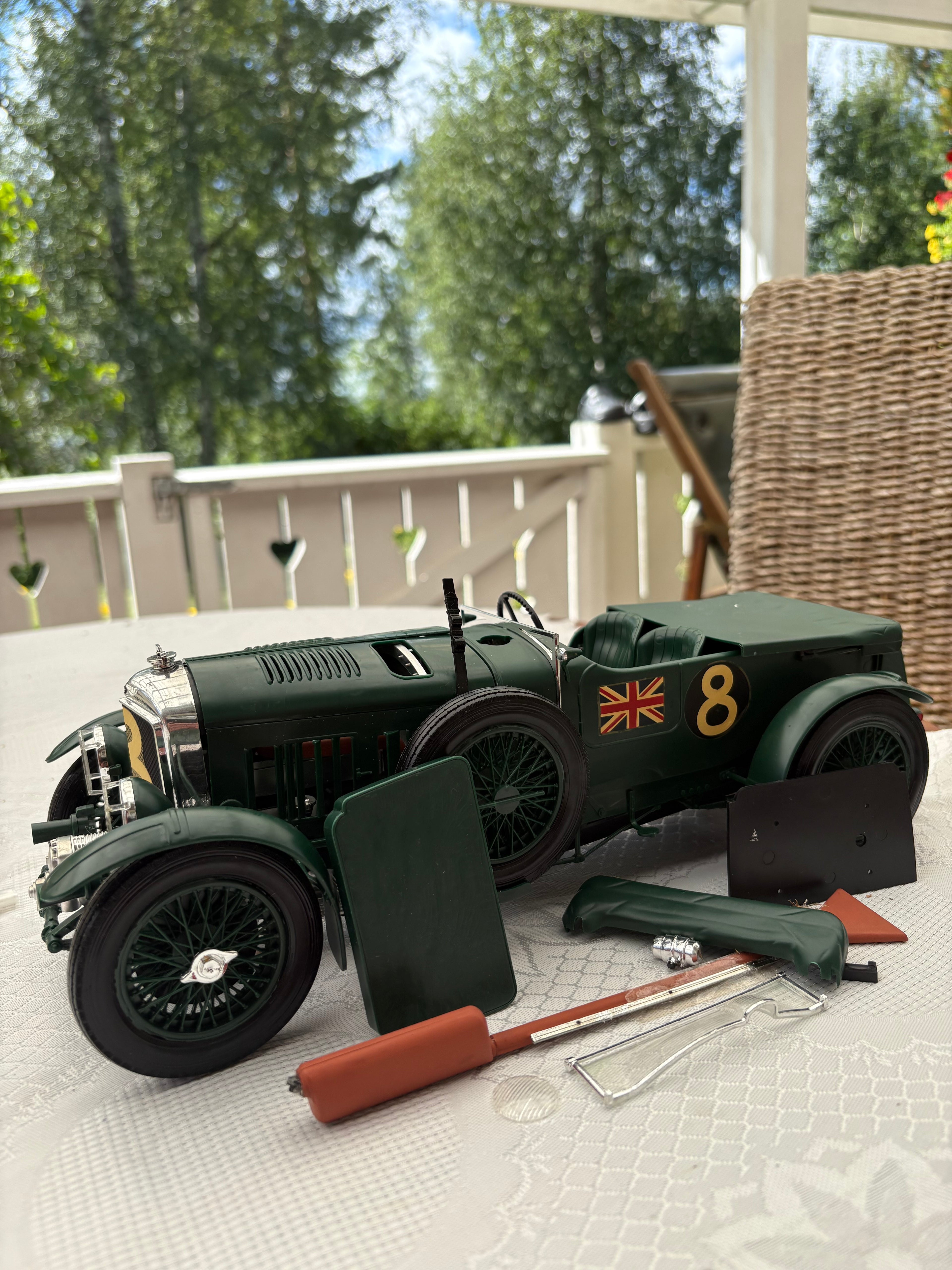Modell bil från AIRFIX Connoisseurs series, 1930 Bentley Supercharged.