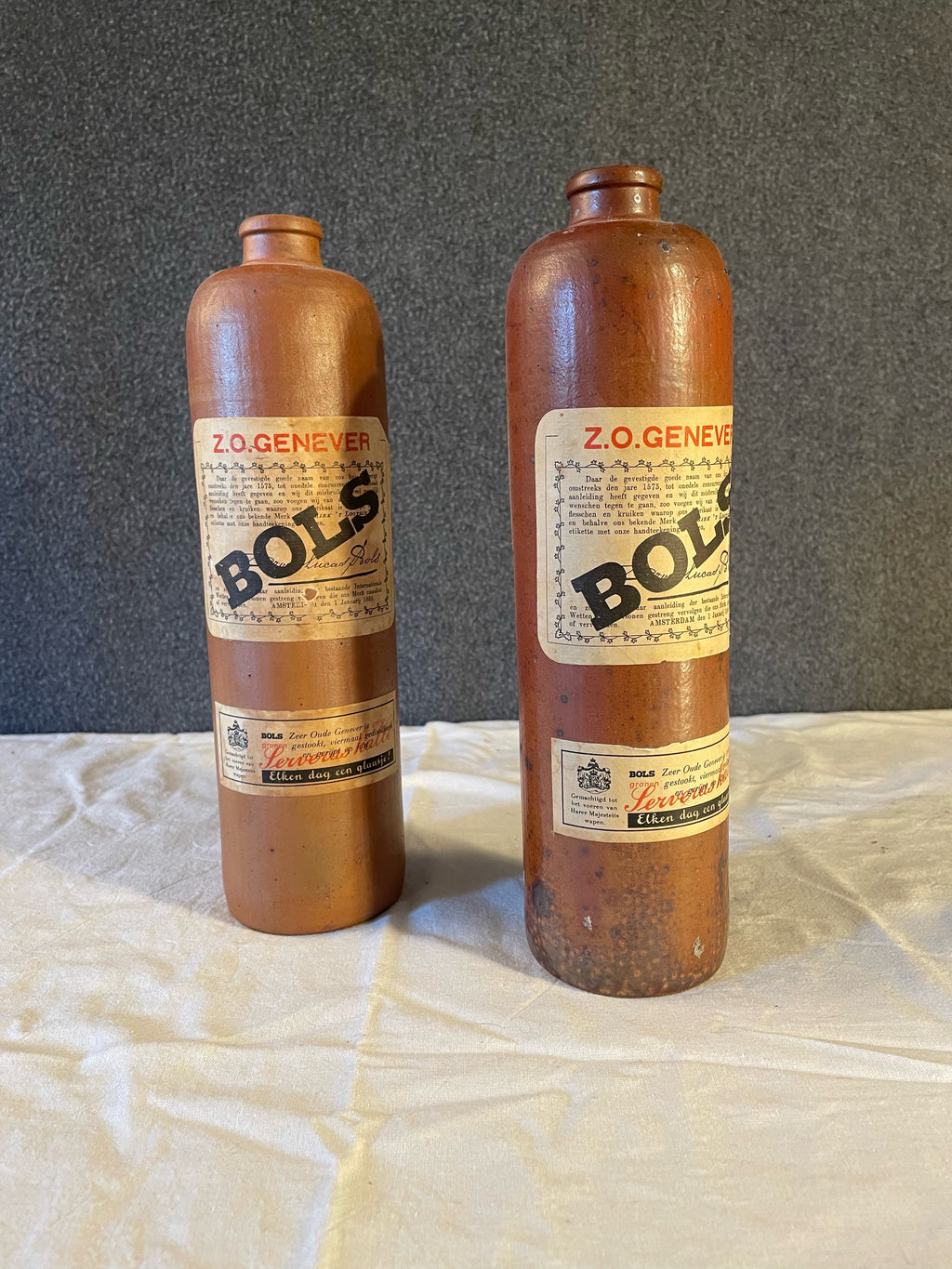 Två st antika krus från Bols ZO i stengods , 1800 tal med original etiketter.