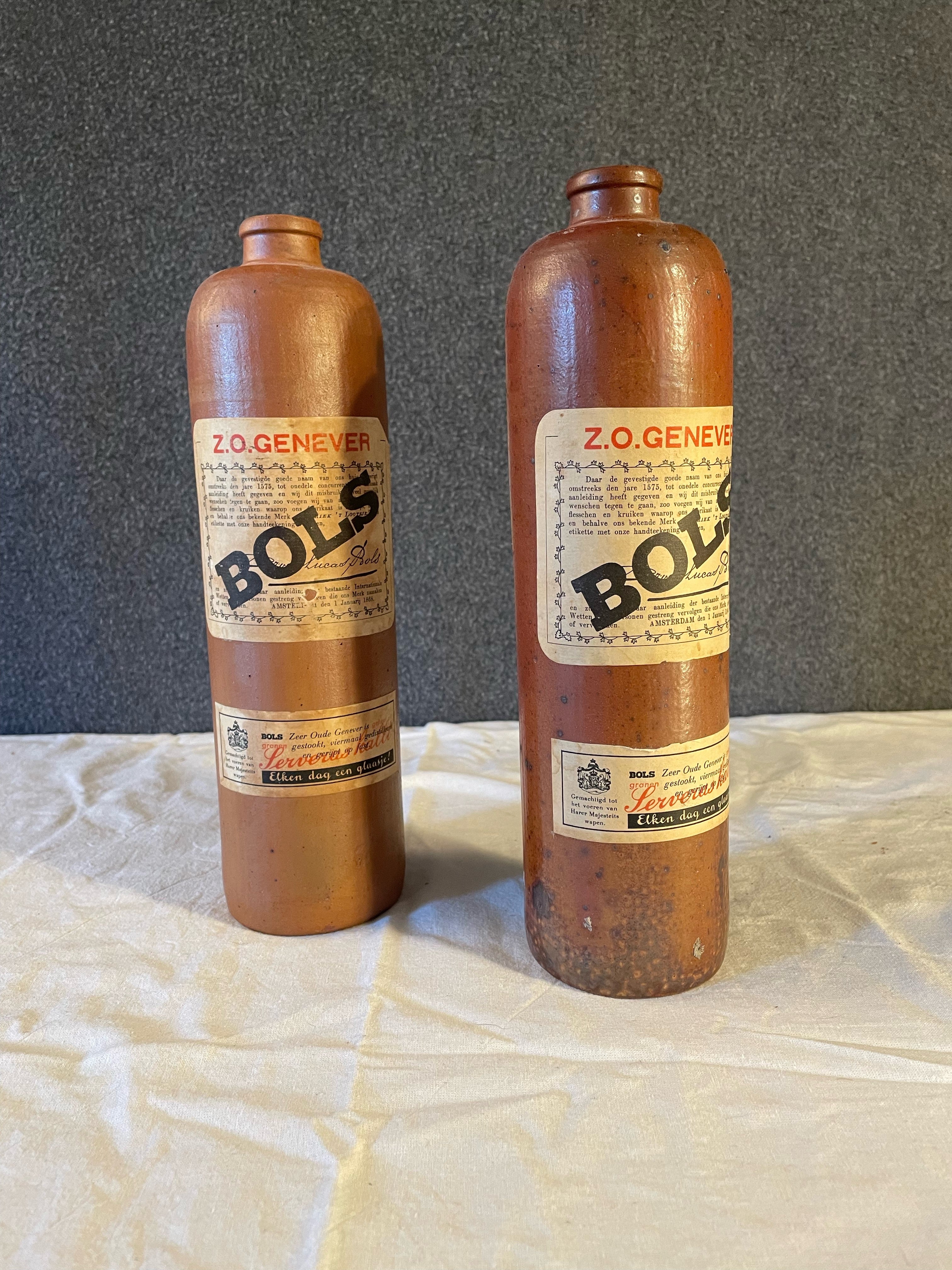Två st antika krus från Bols ZO i stengods , 1800 tal med original etiketter.