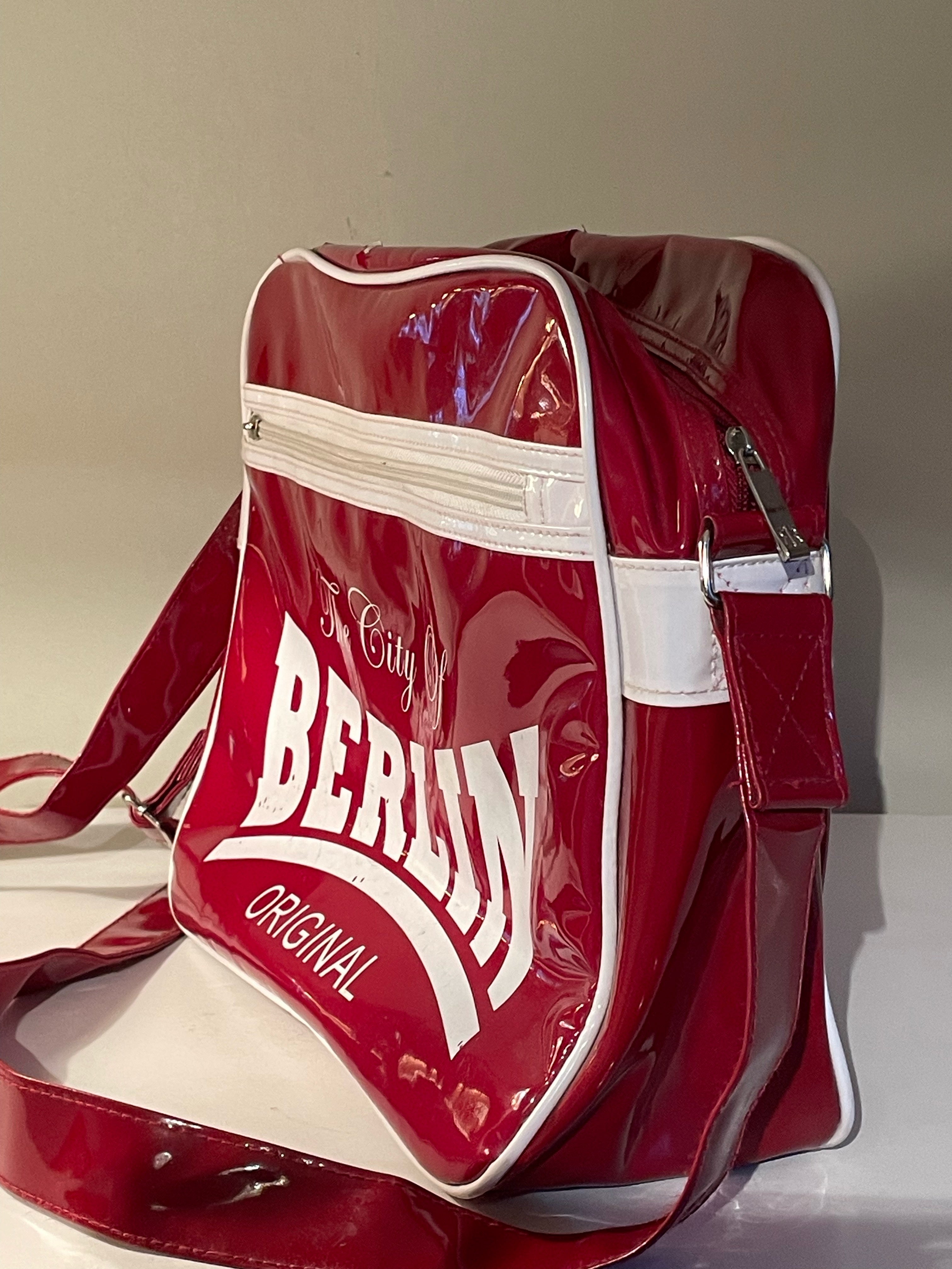 Snygg retro axelväska ” The city of Berlin orginal” design Robin Ruth.