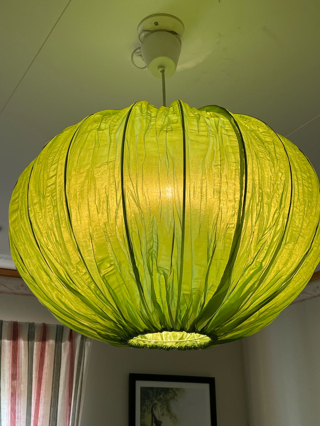Stor läcker retro taklampa i tyg från By Ryden i fint skick.