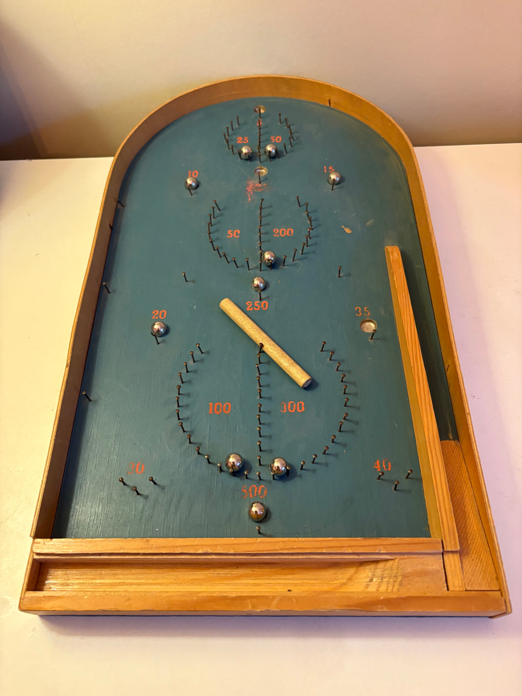 Fint vintage ” Bagatelle” spel i trä 1950/60 tal från Göran Berggrens i mycket fint skick.
