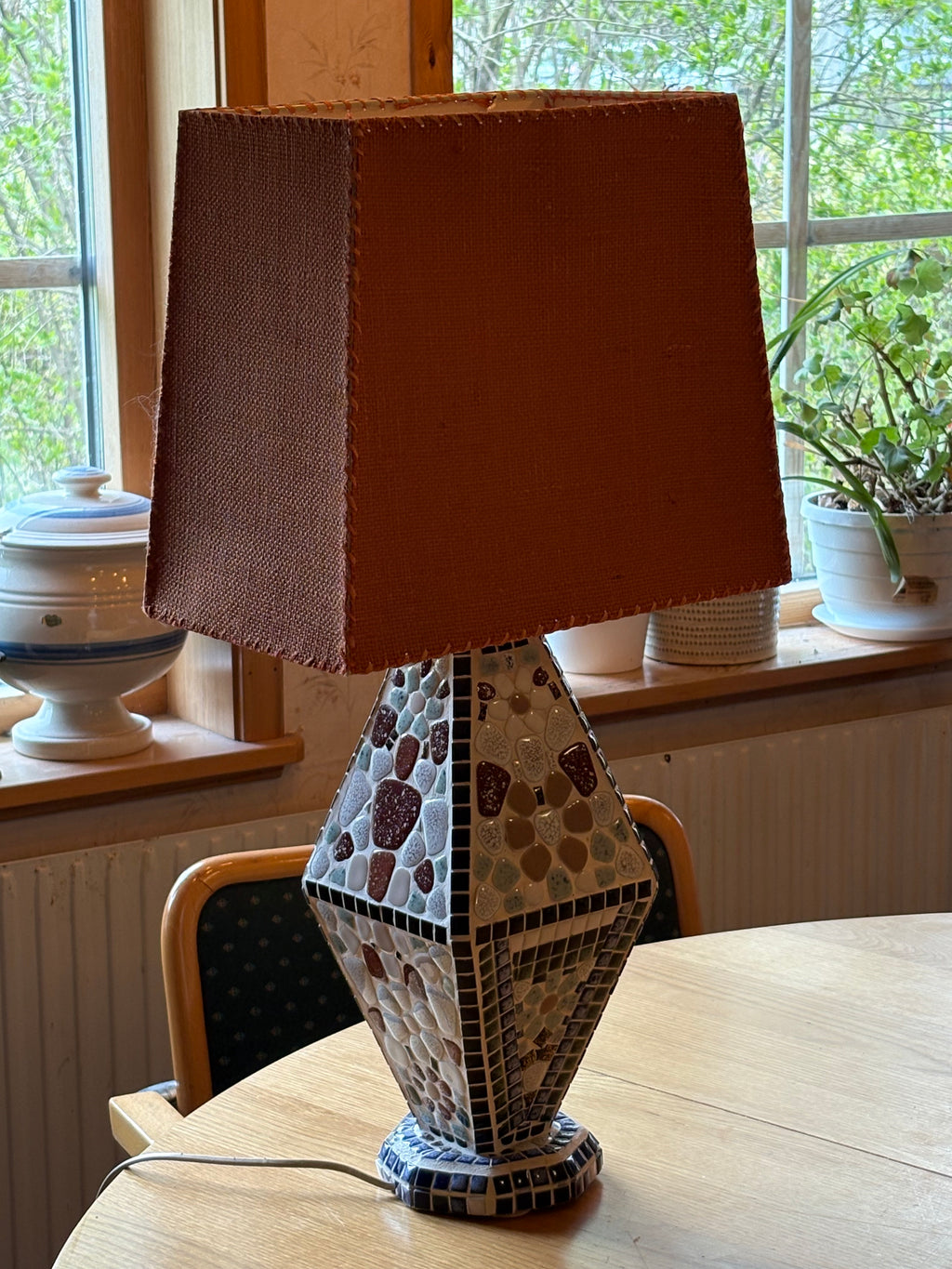 Stor vacker vintage bordslampa i mosaik 1960 tal.