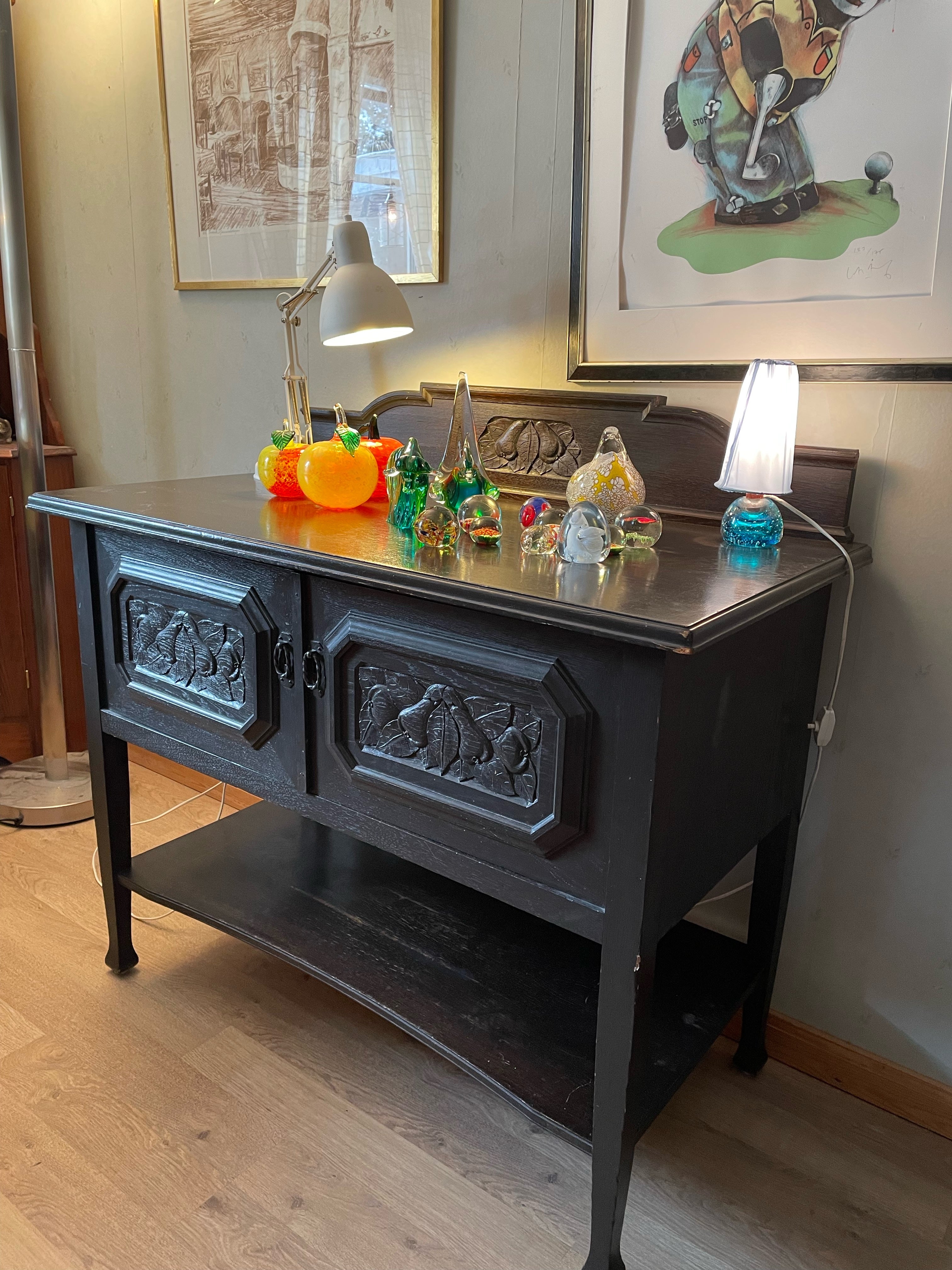 Stor vacker antik skänk / sideboard 1800 tal i mycket fint skick.