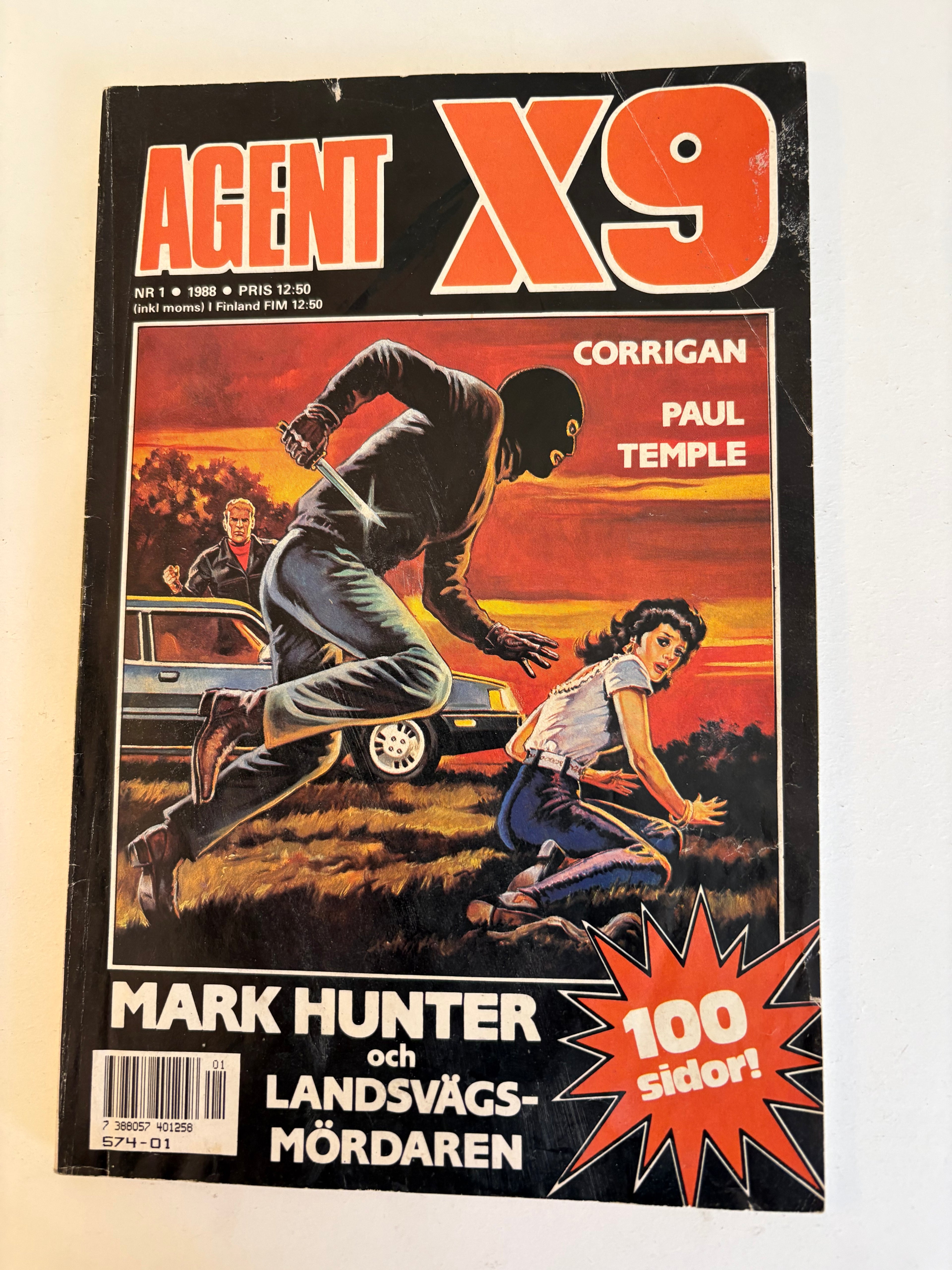 Fem st retro Agent X9 varav Agent Modesty Blaise från 1968.