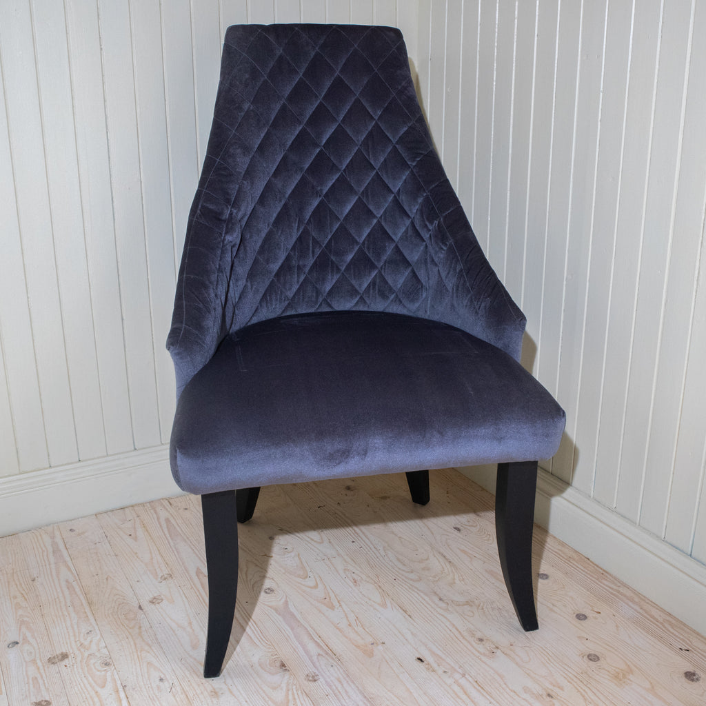 Nyproducerad stol i antik design. Vackra möbler från MAT Furniture.