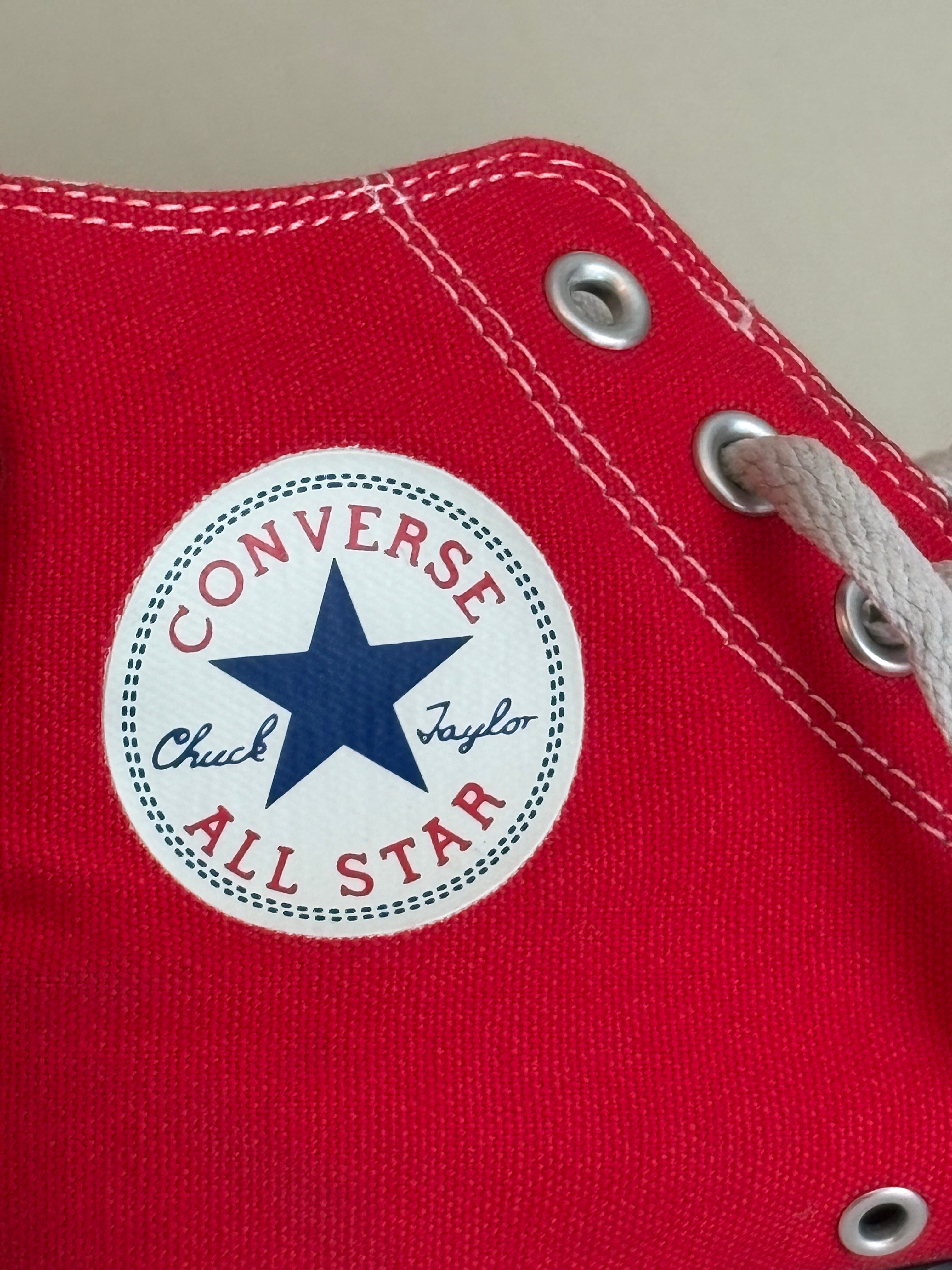 Snygga coola retro Converse All Star / Chuck Taylor Edition size 7 i fint skick.