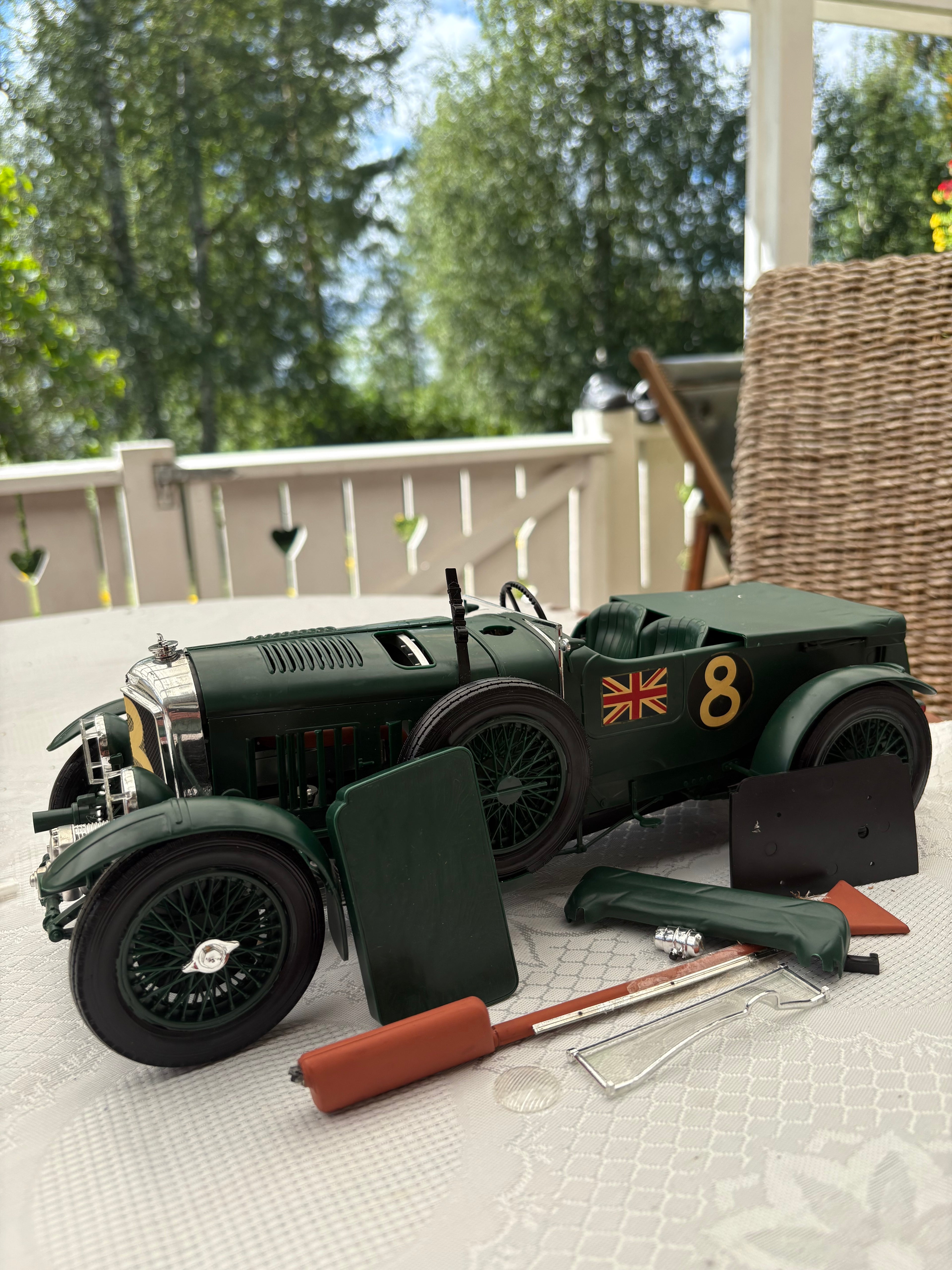 Modell bil från AIRFIX Connoisseurs series, 1930 Bentley Supercharged.