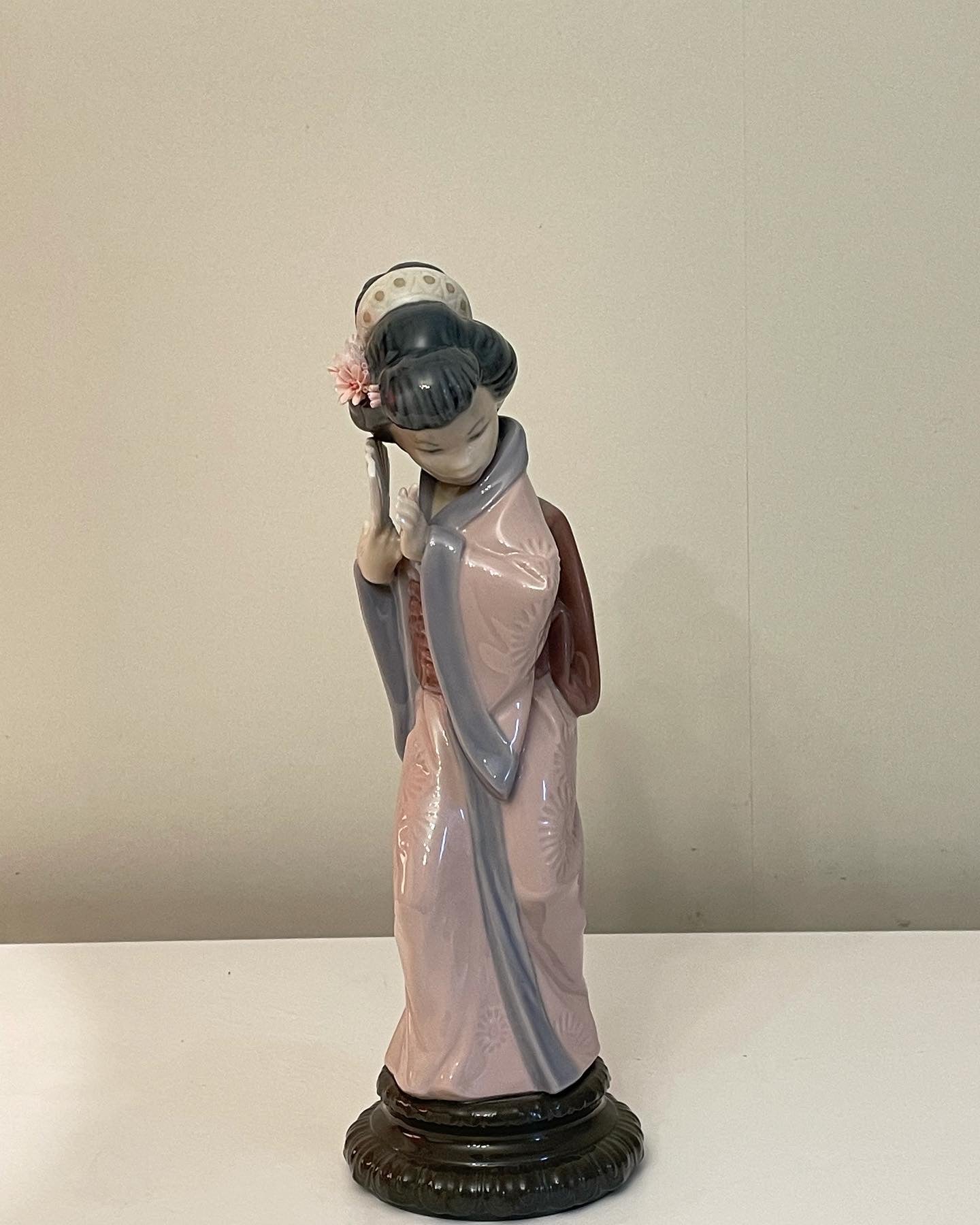 Vacker vintage porslins figurin från Spanska Ladro.