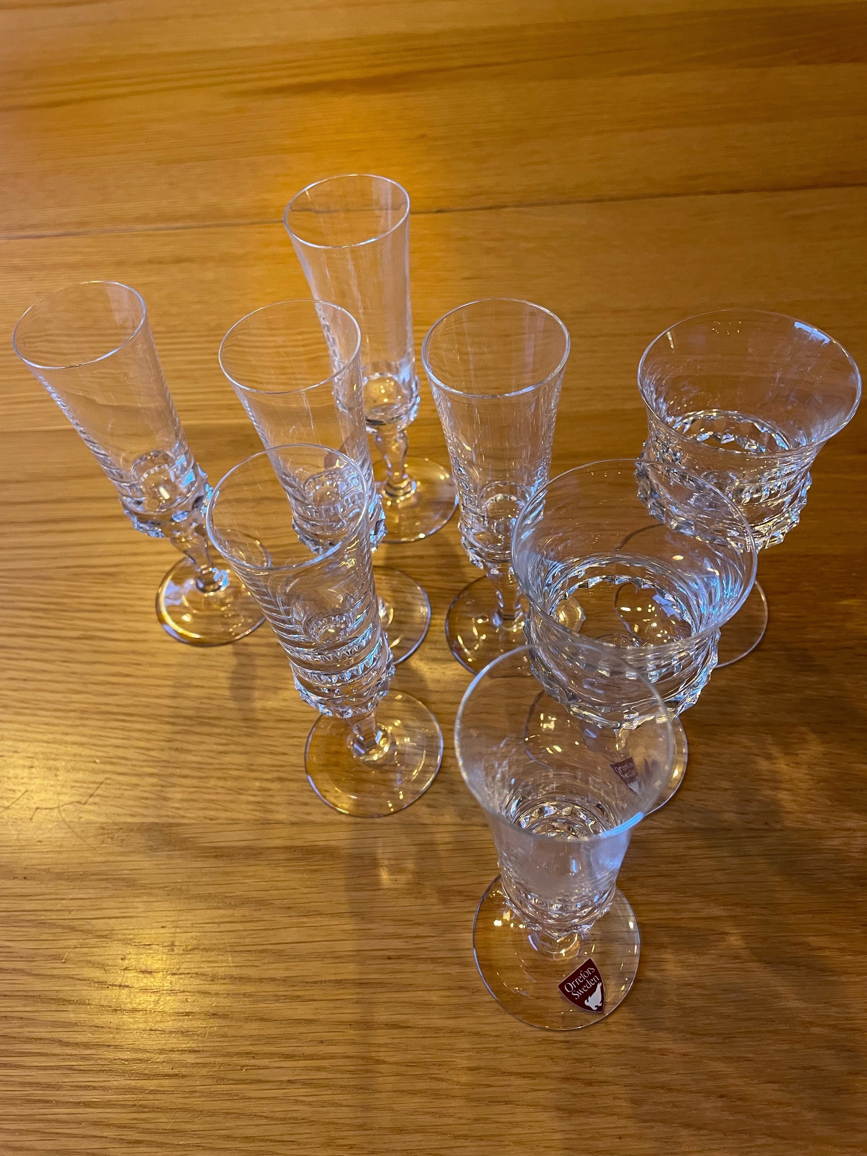 Vackra glas i kristall från Orrefors ur serien Silvia i fint skick.