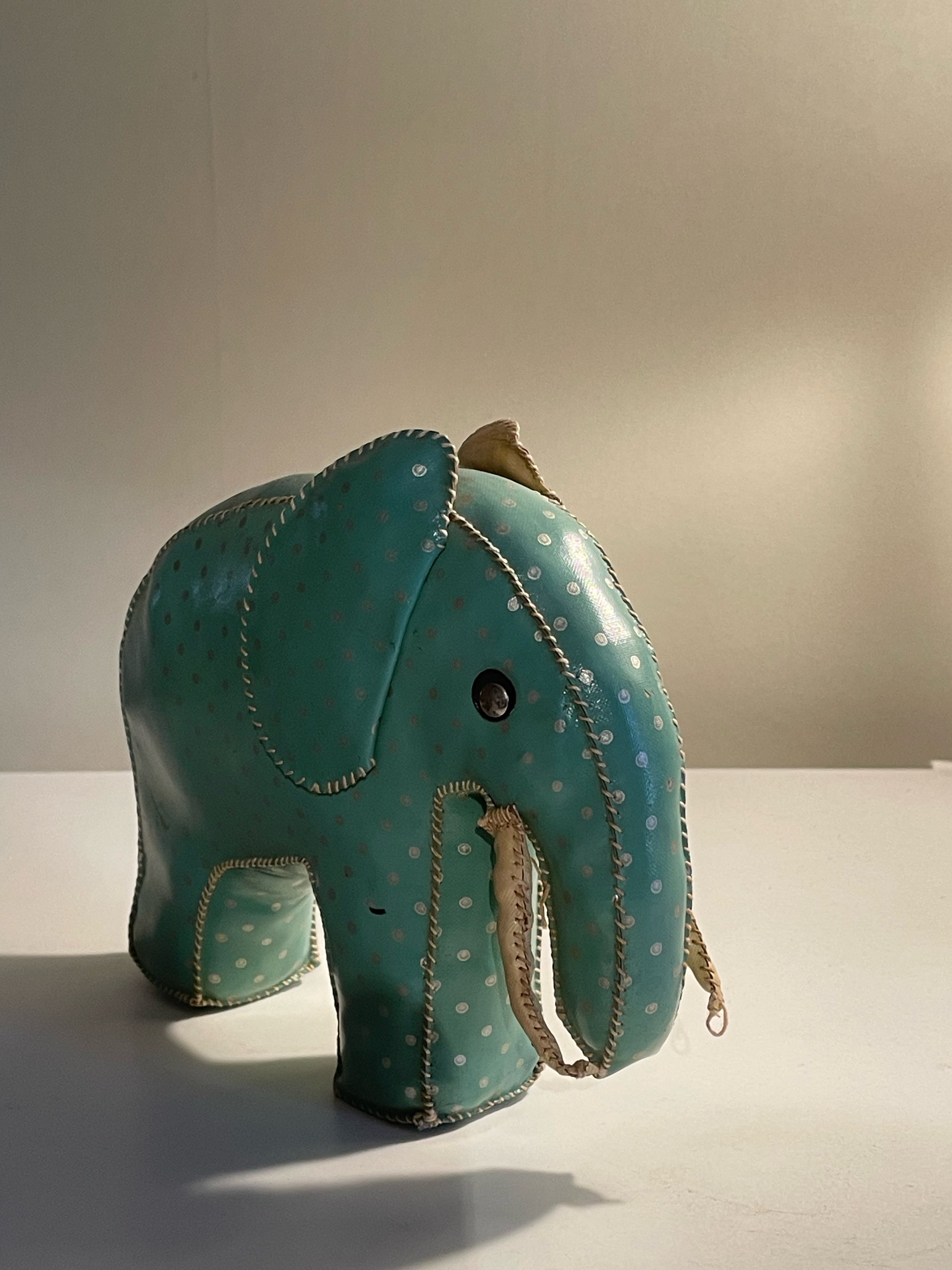 Vintage leksak 1950 tal. En fin elefant sydd utav vaxduk. Riktig ” folkart”