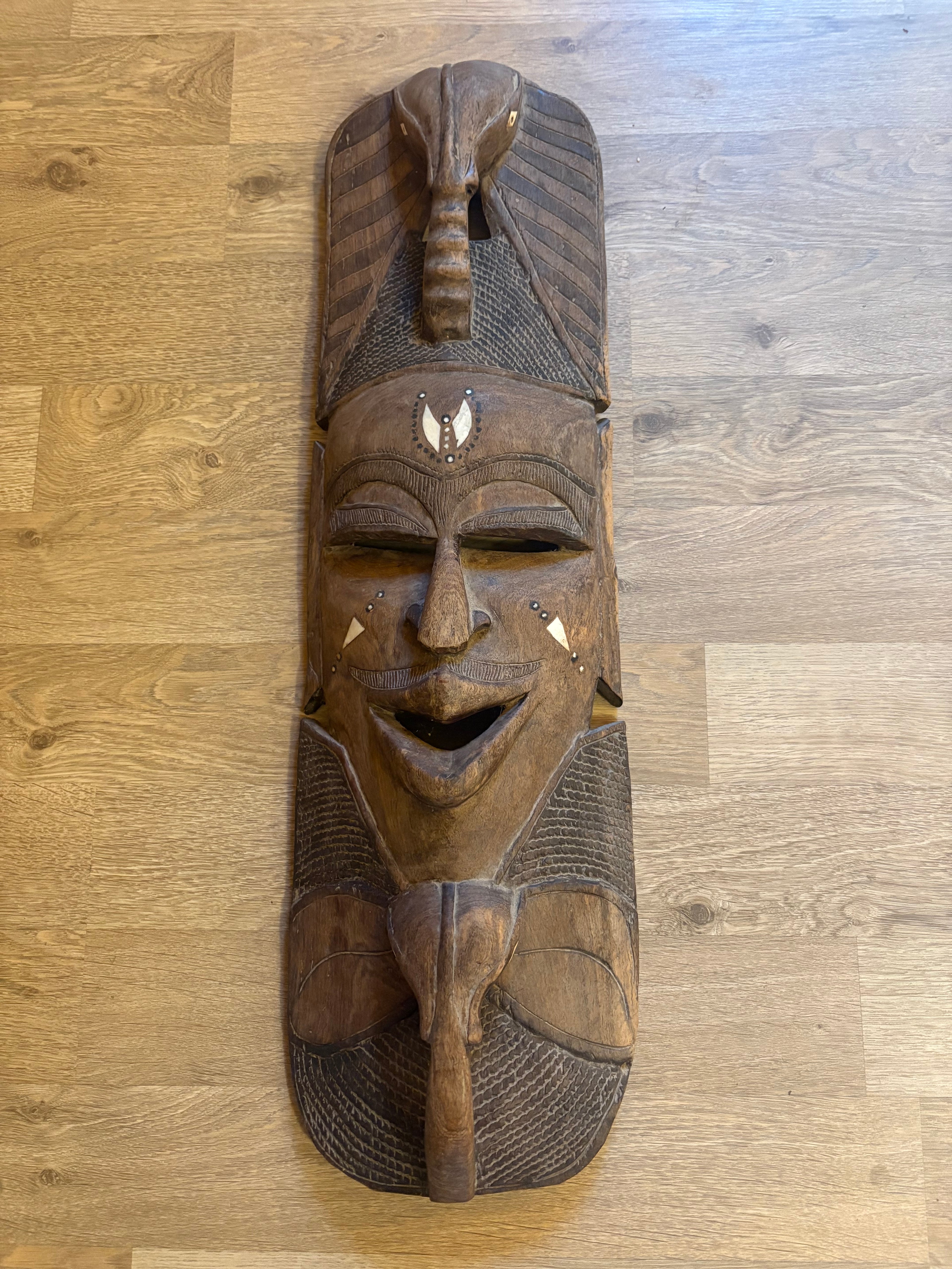Autentisk trä ansiktsmask med tydlig centralafrikansk / Kongolesisk stil. Songye Kifwebe alt Luba inköpt i Kongo.
