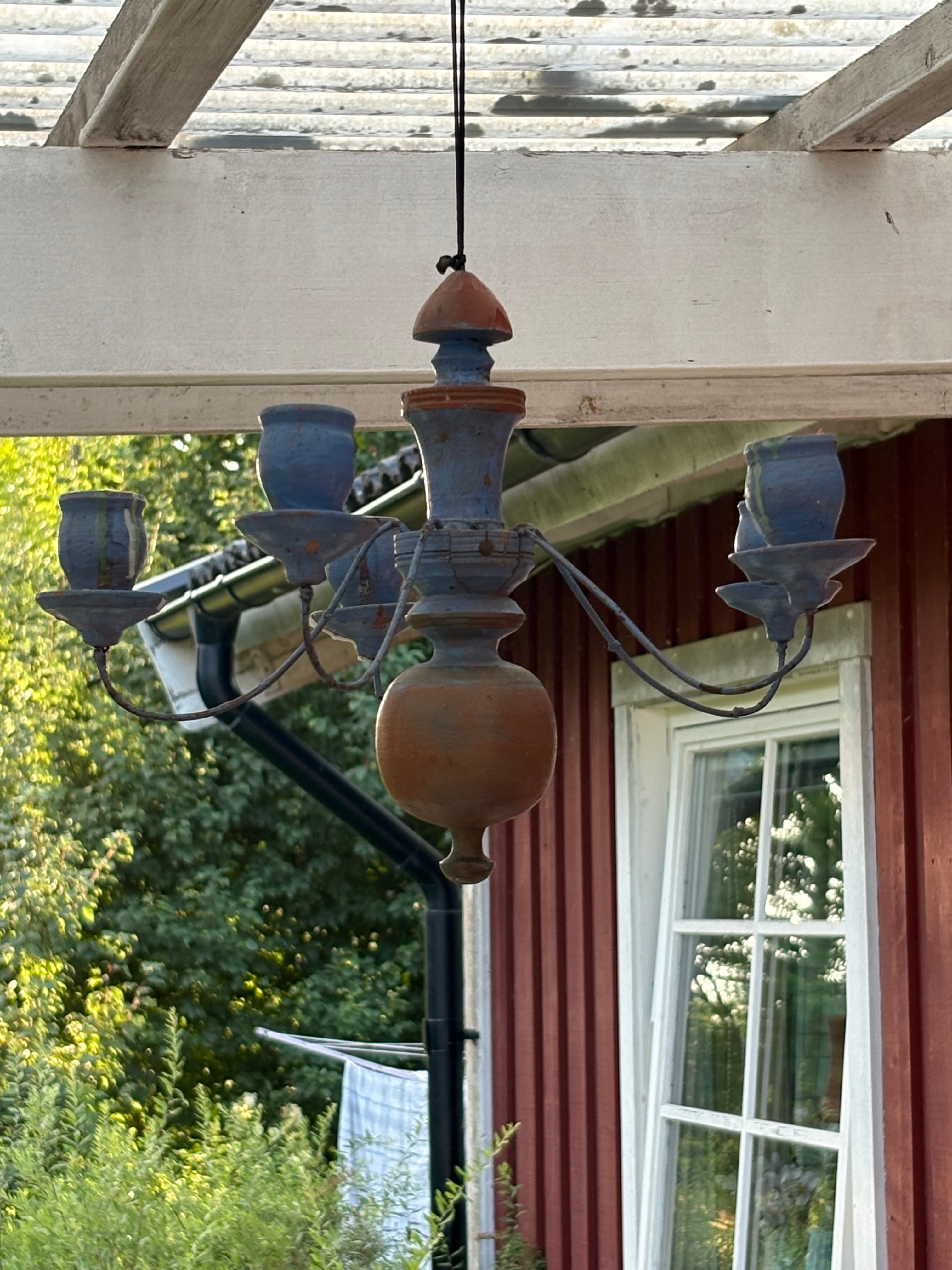 Vacker antik  takkrona i trä i allmoge tidigt 1800 tal. Klassisk Folk Art.