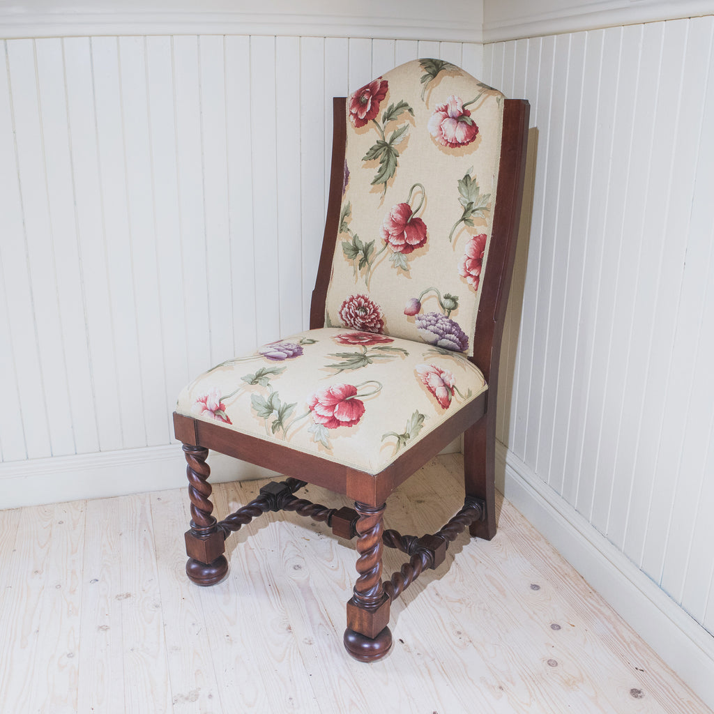 Vacker nyproducerad antik stol från MAT Furniture.
