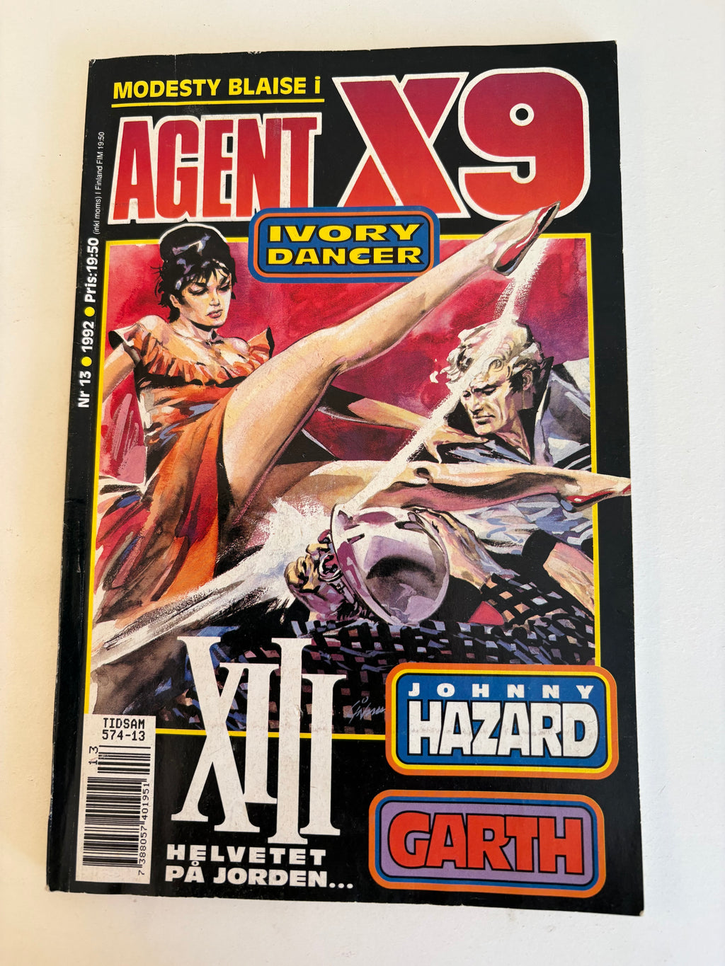 Fem st retro Agent X9 varav Agent Modesty Blaise från 1968.