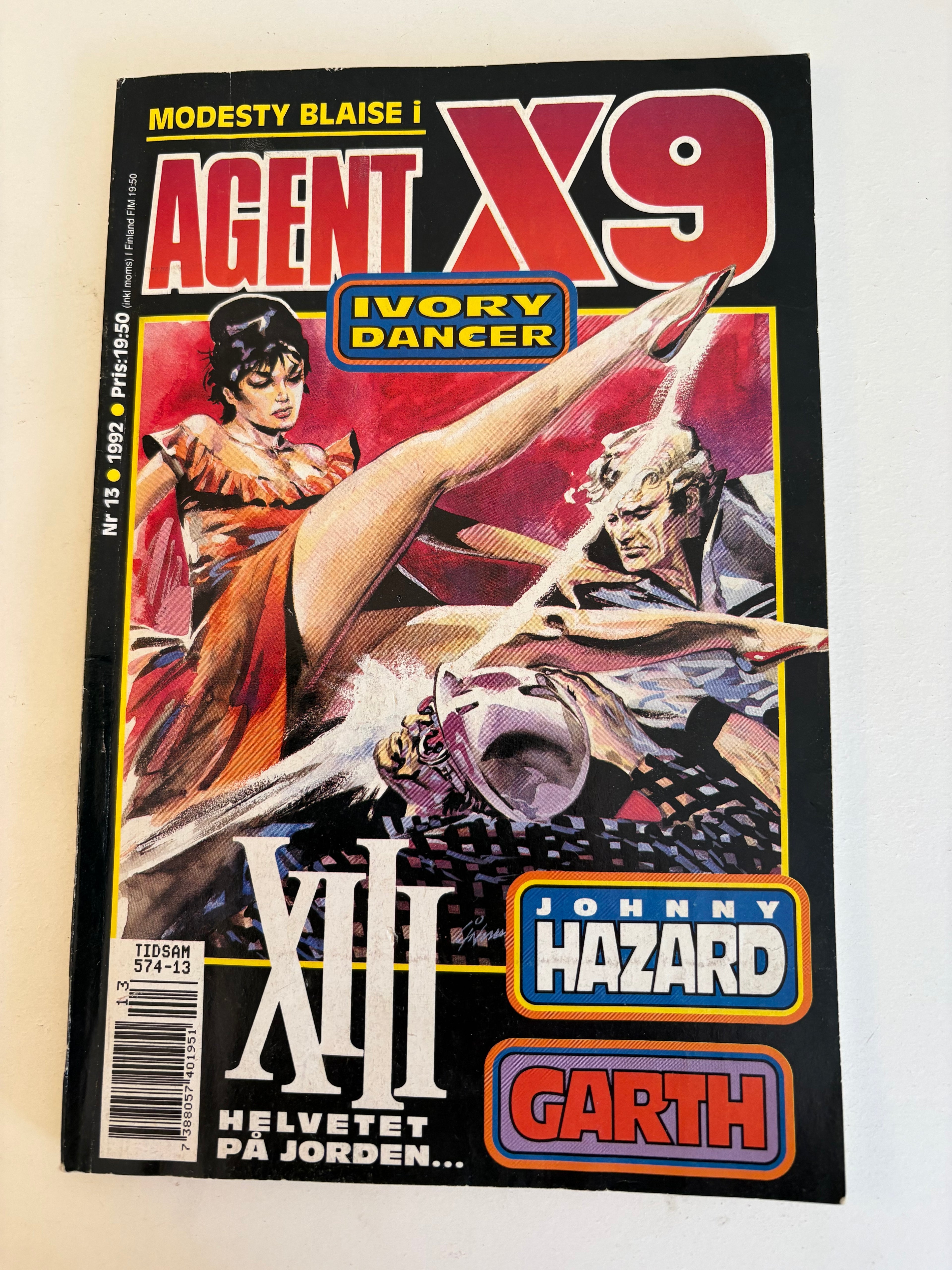 Fem st retro Agent X9 varav Agent Modesty Blaise från 1968.