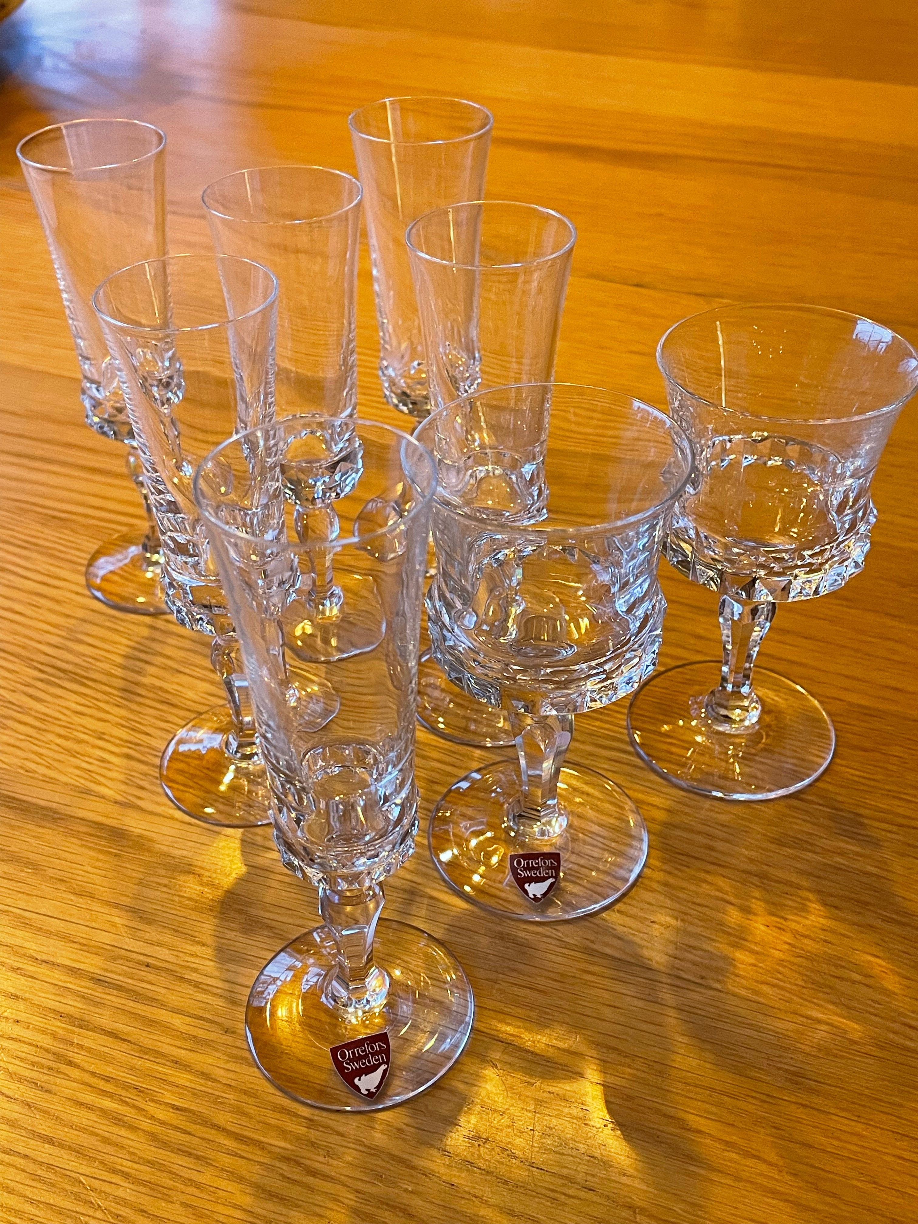 Vackra glas i kristall från Orrefors ur serien Silvia i fint skick.