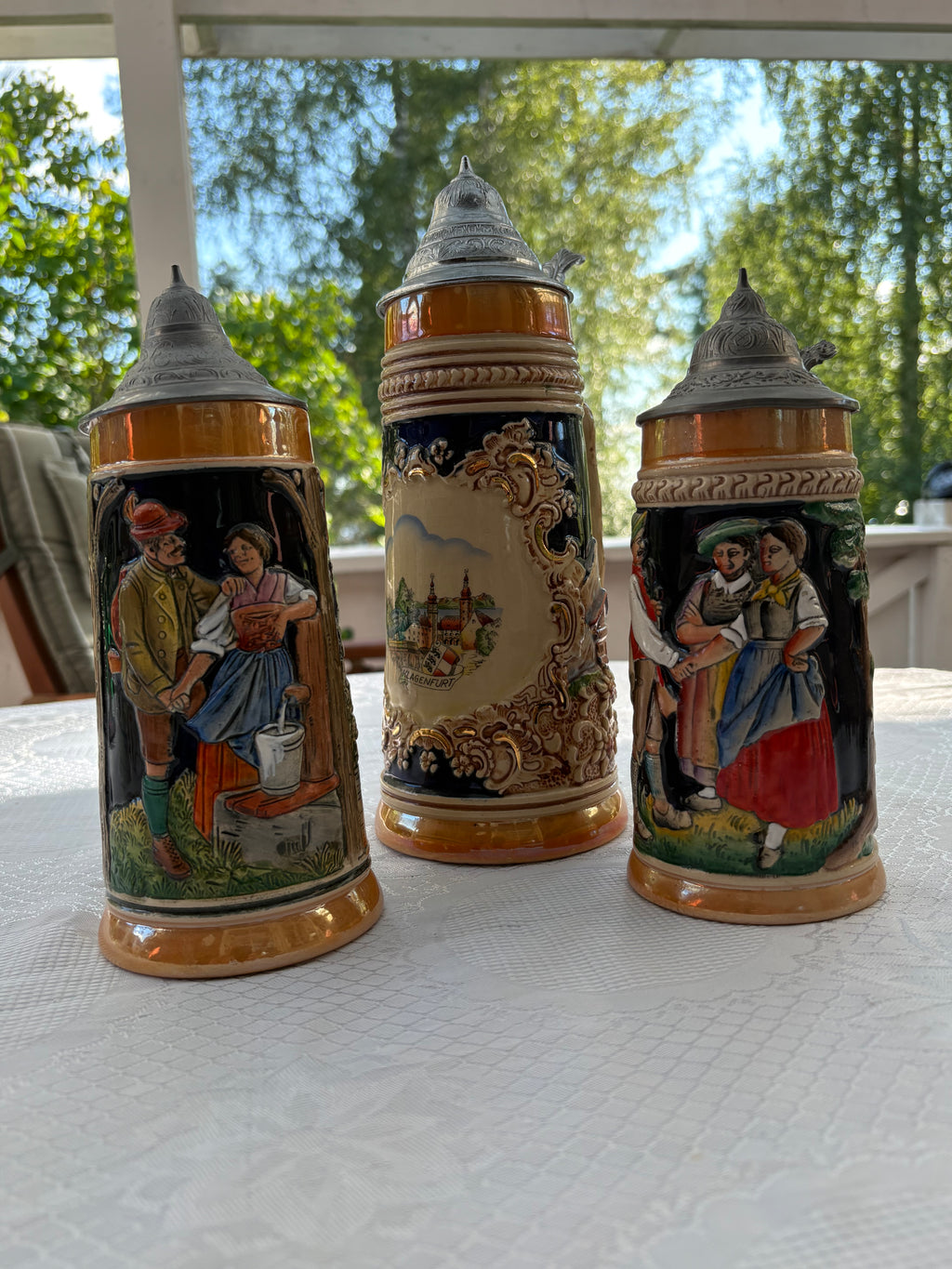 Tre st vackra vintage Tyska ölkrus i keramik med tennlock 1960 tal.