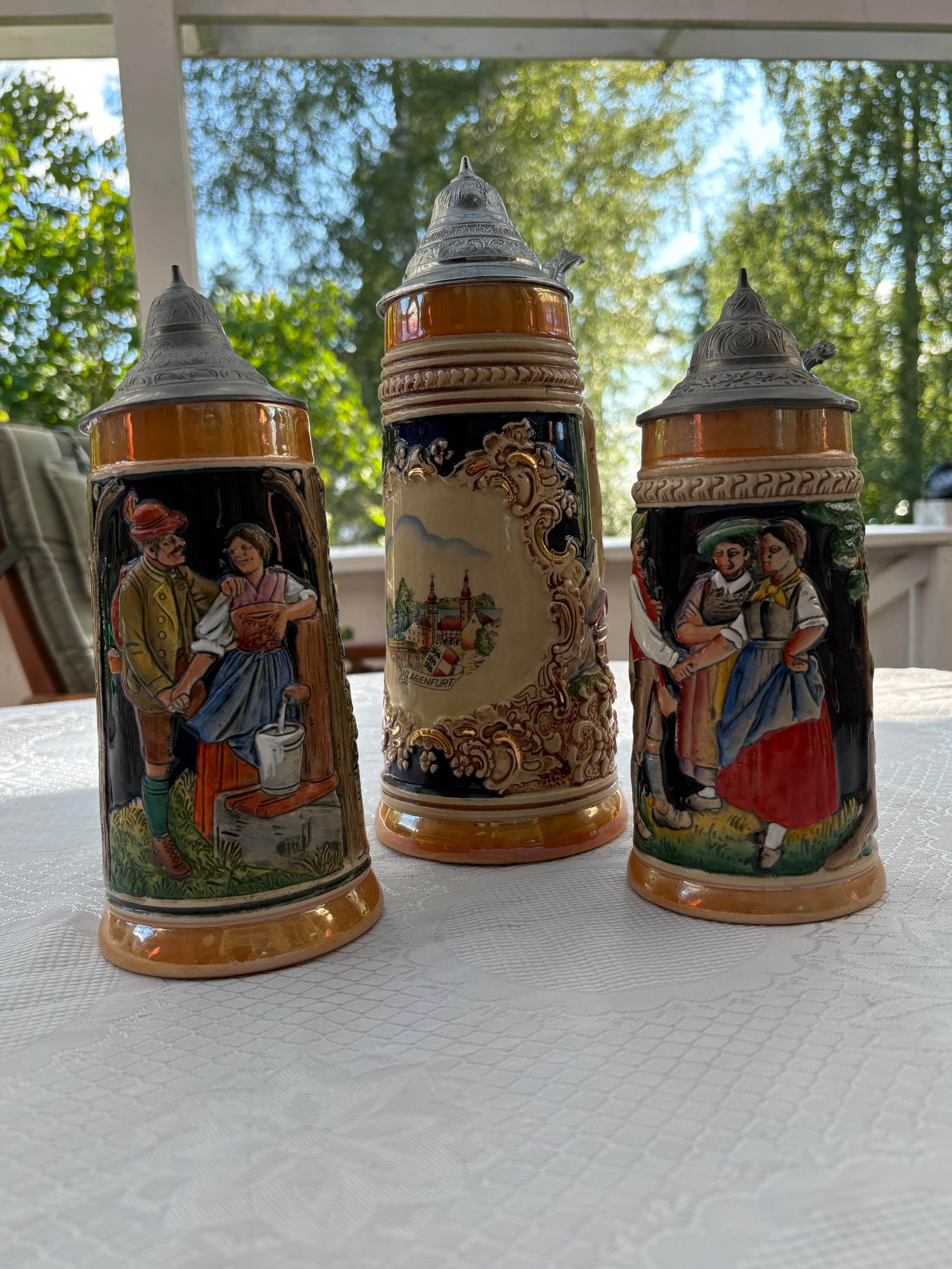 Tre st vackra vintage Tyska ölkrus i keramik med tennlock 1960 tal.