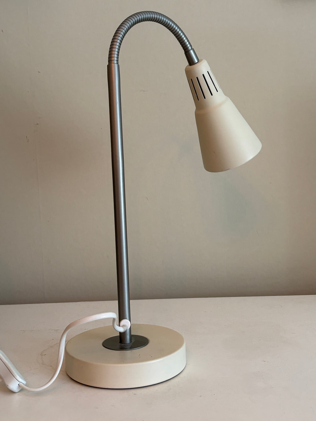 Snygg vintage skrivbordslampa från IKEA 1970 tal.