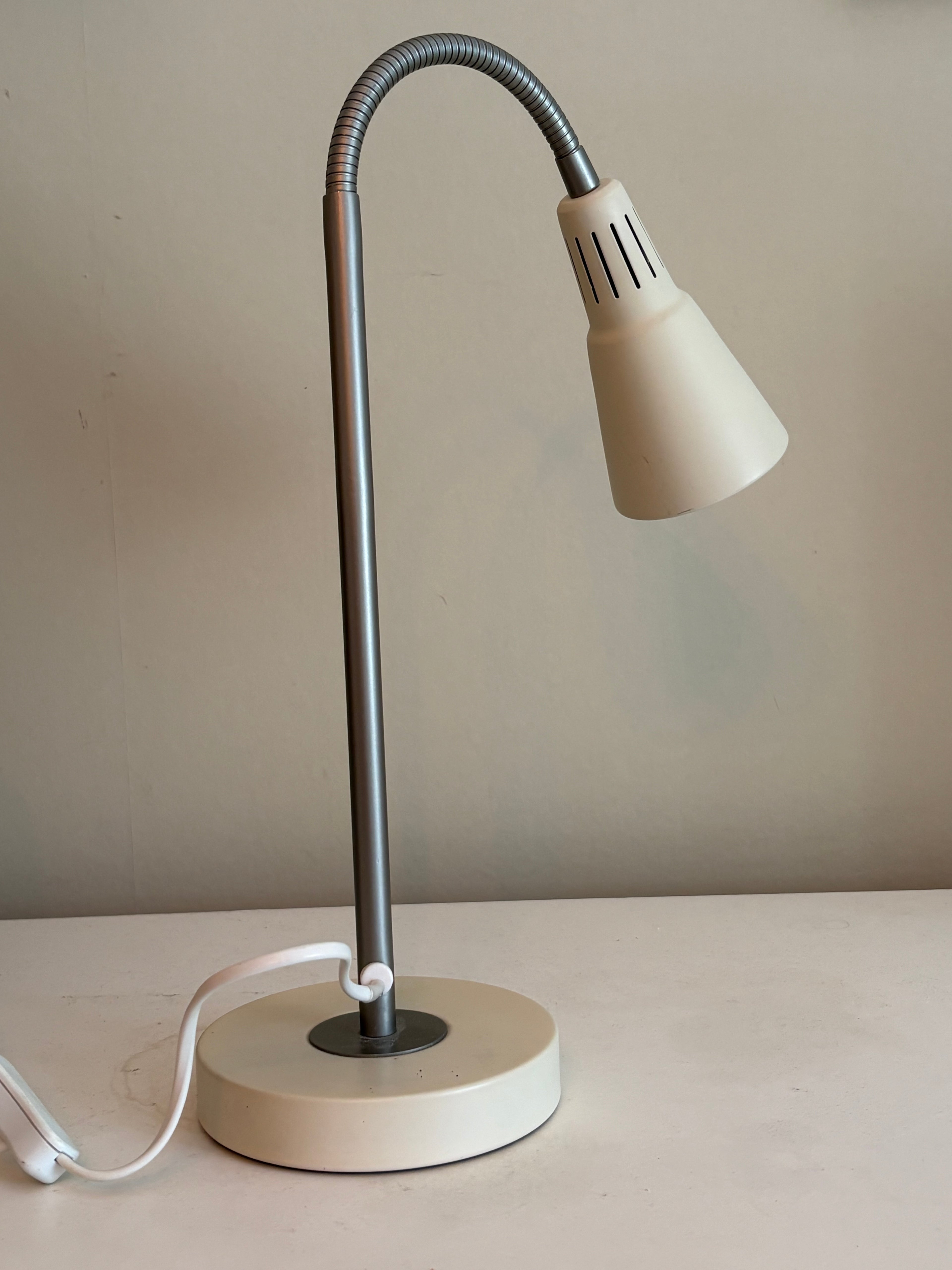Snygg vintage skrivbordslampa från IKEA 1970 tal.
