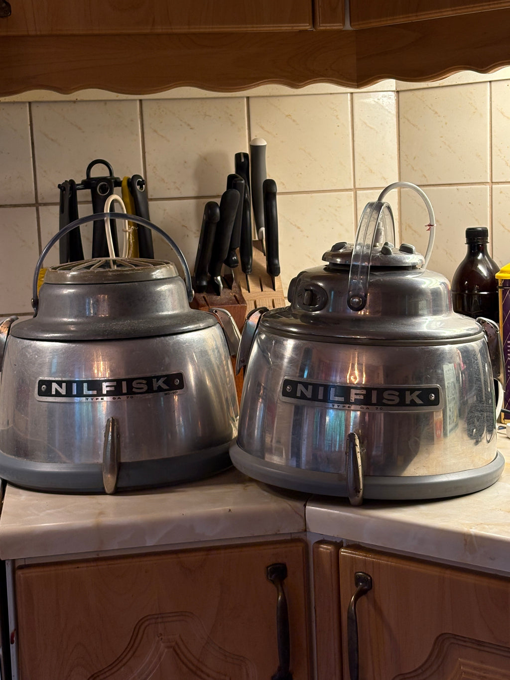 Två st vintage taklampor i industriel stil från Danska NILFISK.