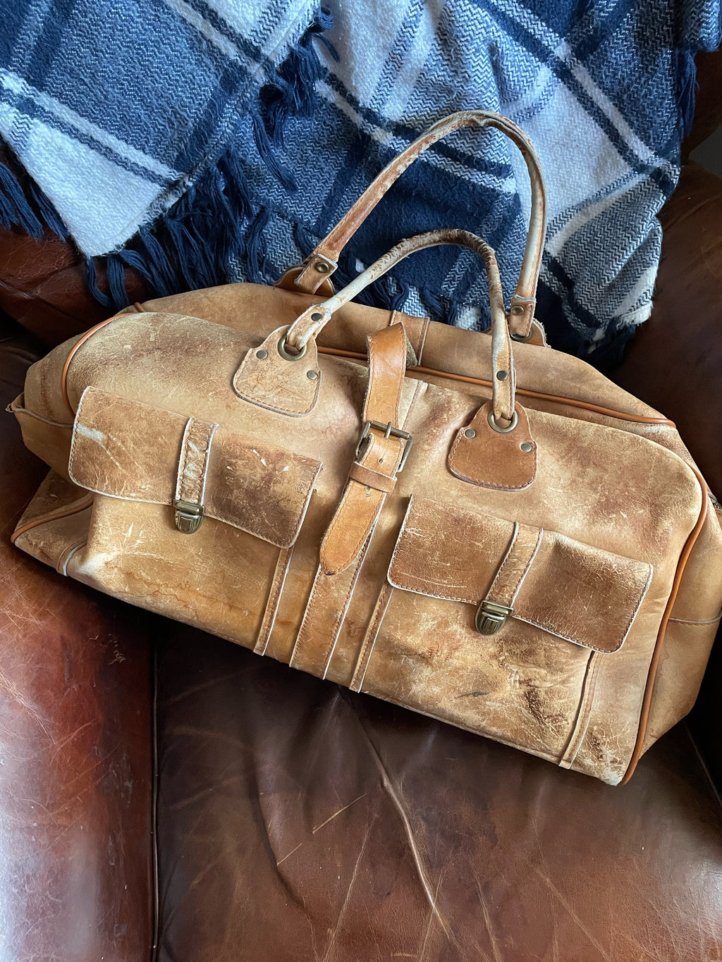 Snygg retro weekend bag i mjukt skönt läder.