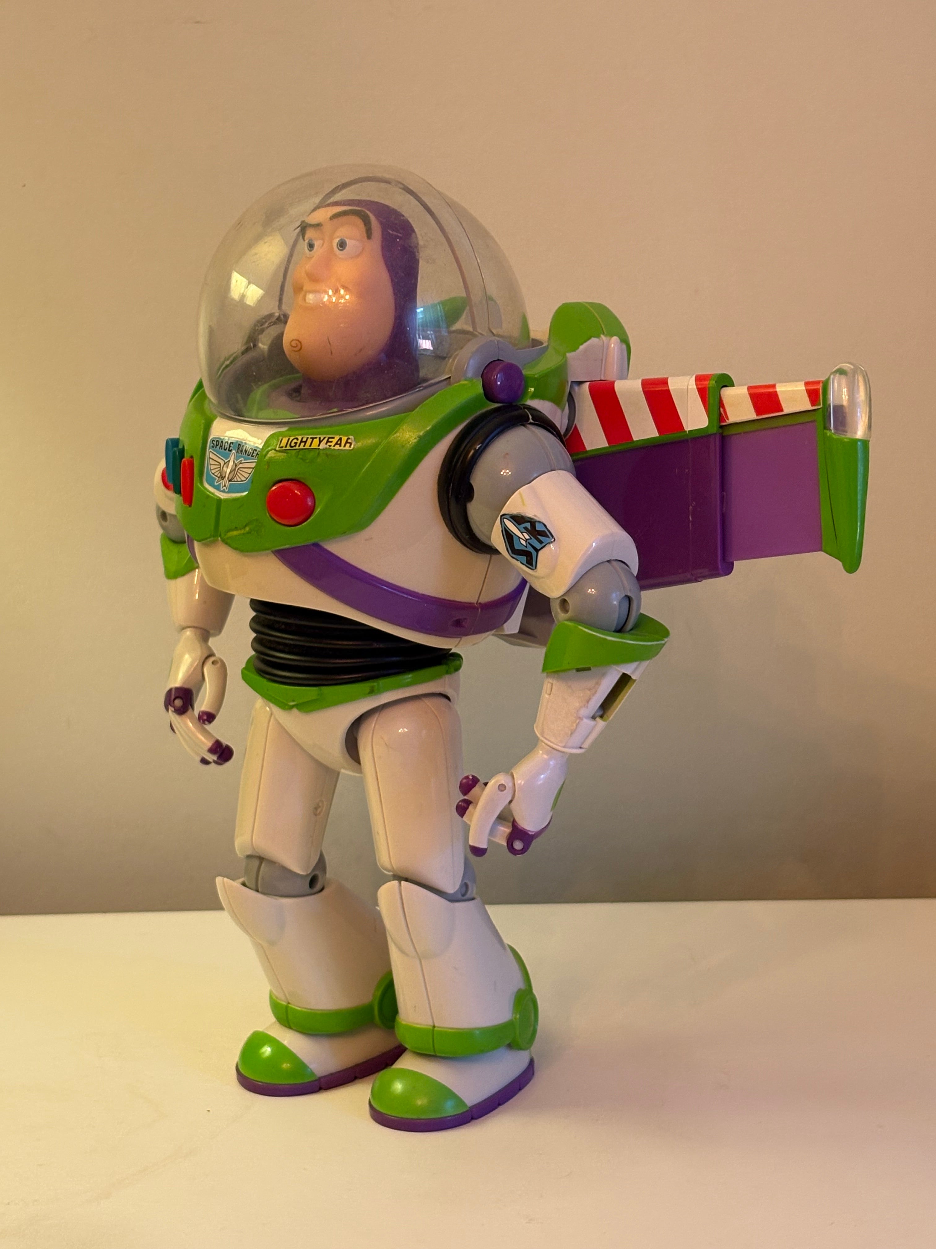 Toy Stories Buzz Lightyears gubbe från 1995 i fint skick.