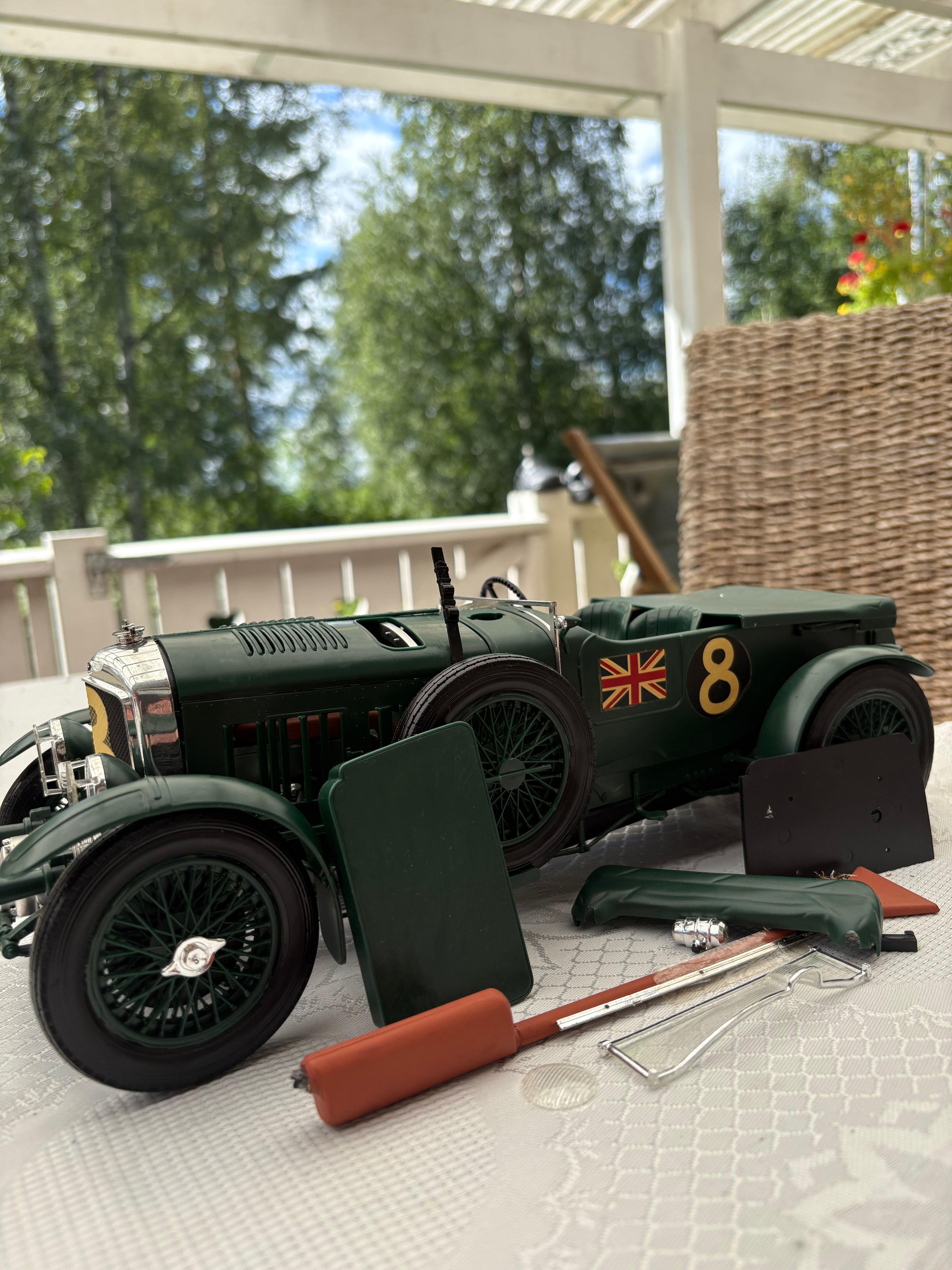 Modell bil från AIRFIX Connoisseurs series, 1930 Bentley Supercharged.