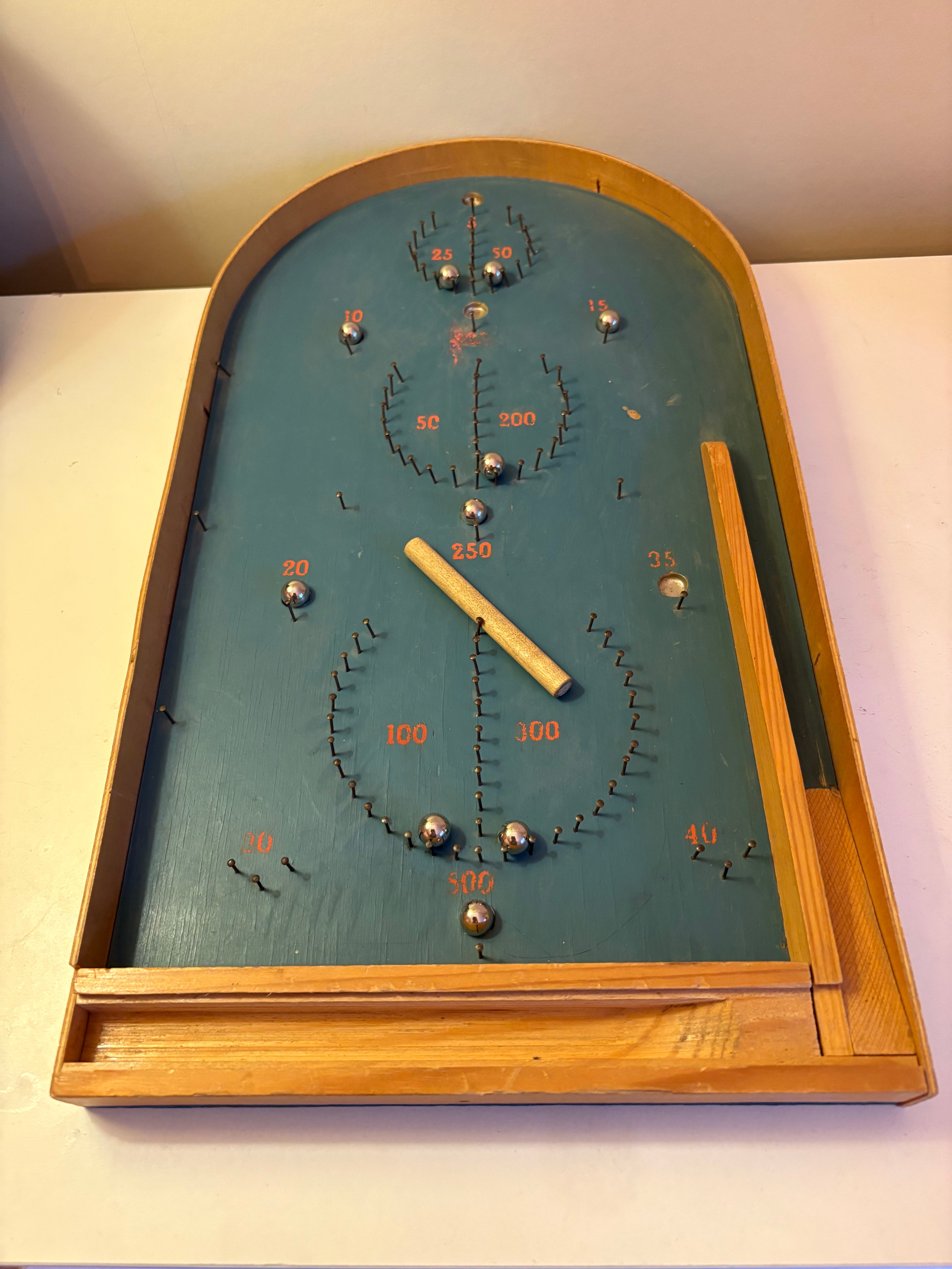 Fint vintage ” Bagatelle” spel i trä 1950/60 tal från Göran Berggrens i mycket fint skick.