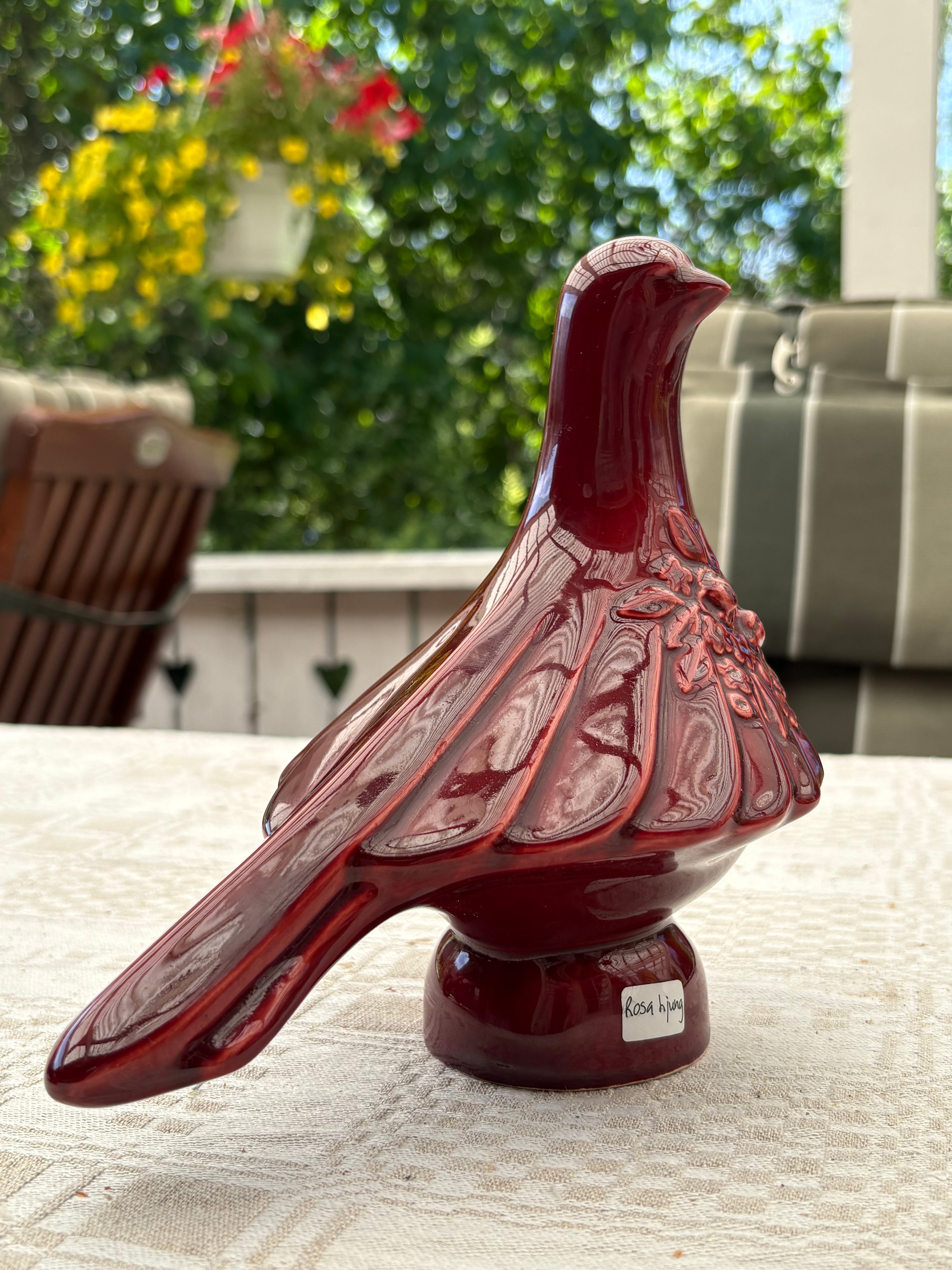 Vacker fågel i keramik. Design Rosa Ljung.