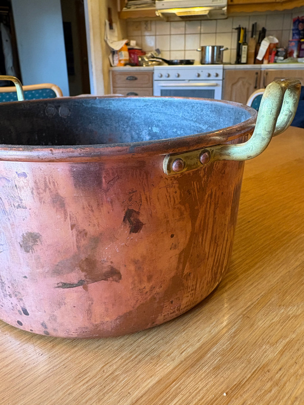 Vacker antik kopparkastrull , 3 liter med charmig patina.