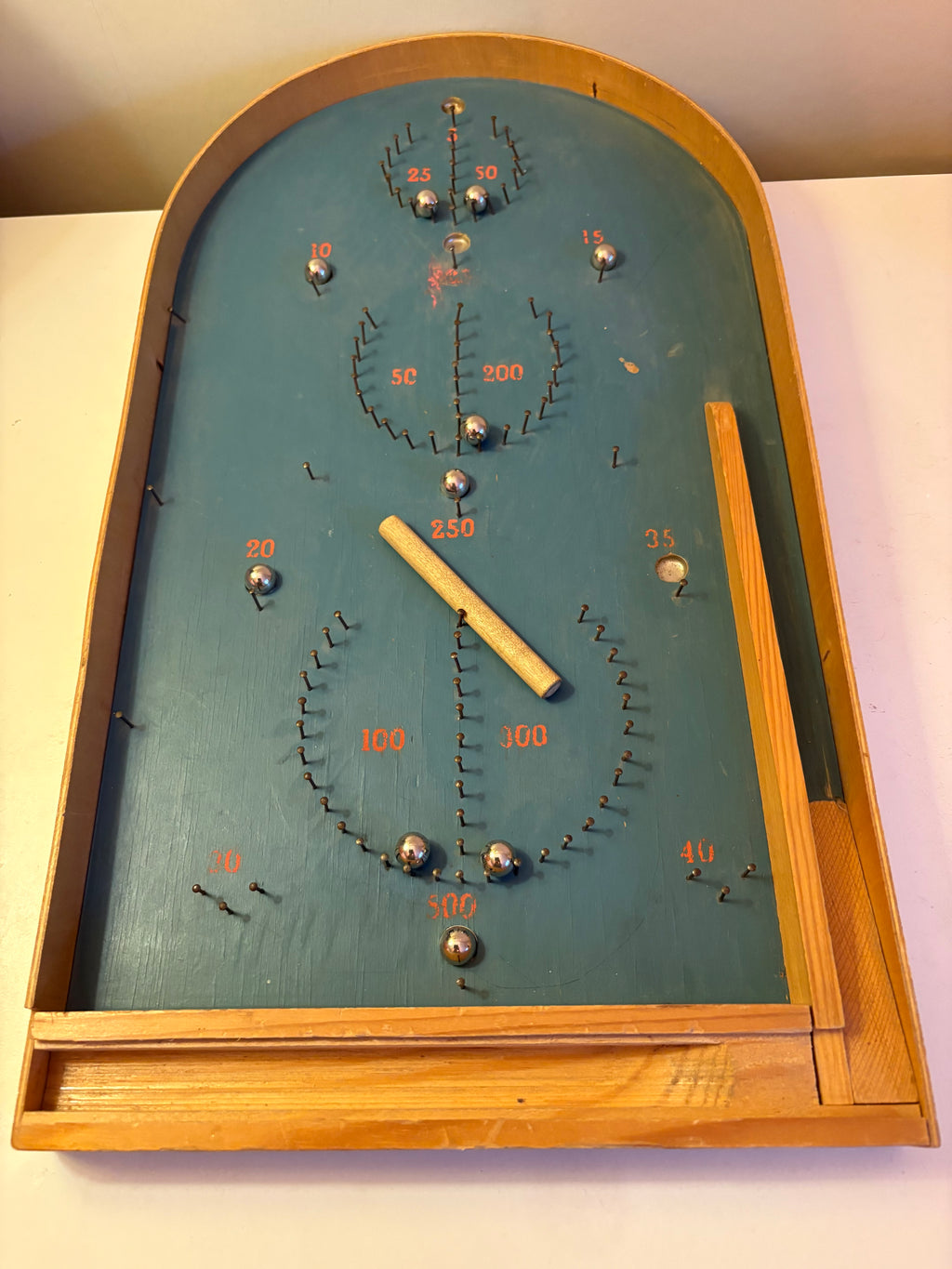 Fint vintage ” Bagatelle” spel i trä 1950/60 tal från Göran Berggrens i mycket fint skick.