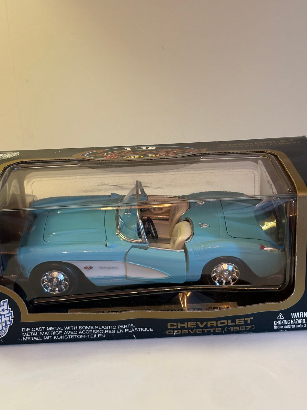 Fin modell från Road Tough en Chevrolet Corvette 1957.