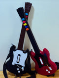 Två st retro Guitar Hero gitarrer för Playstation 2 i nyskick.