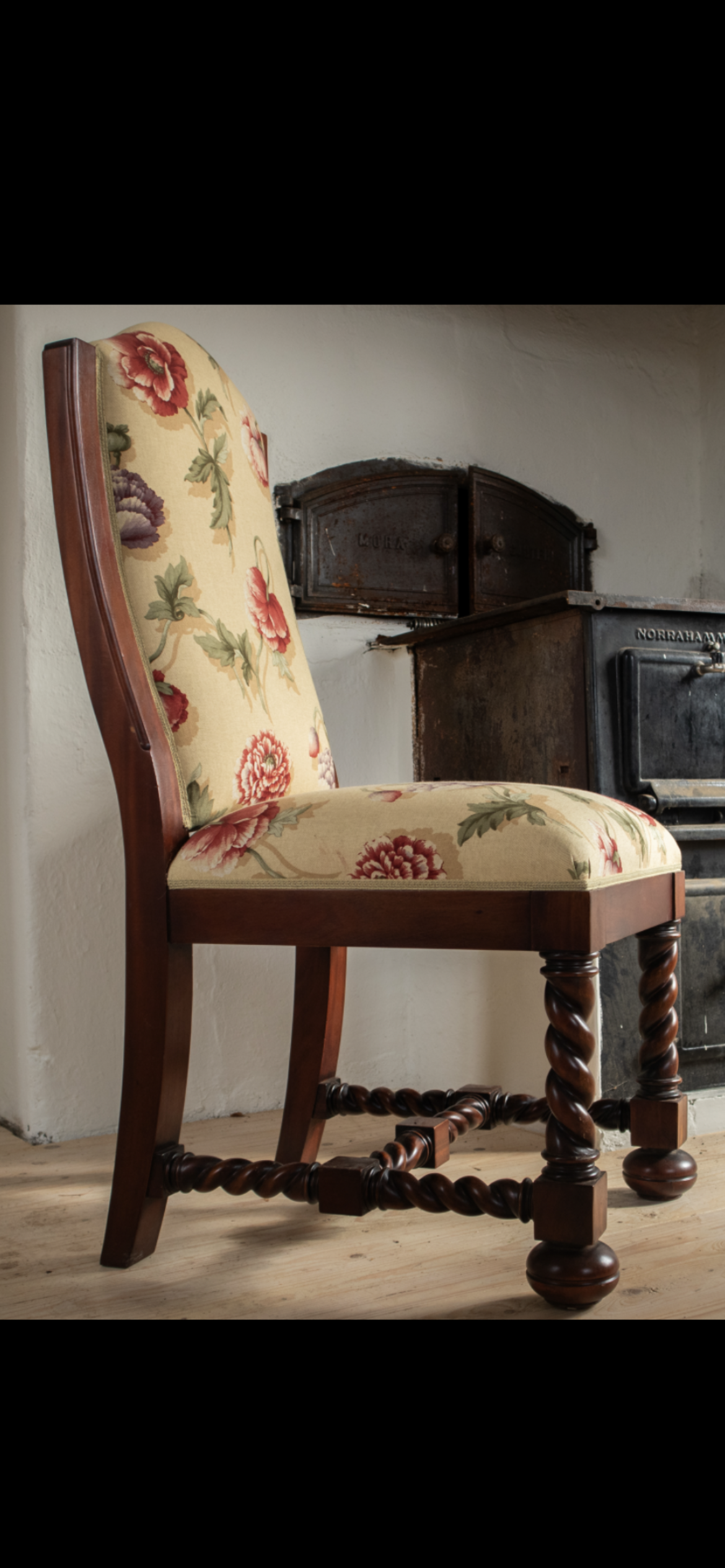 Vacker nyproducerad antik stol från MAT Furniture.