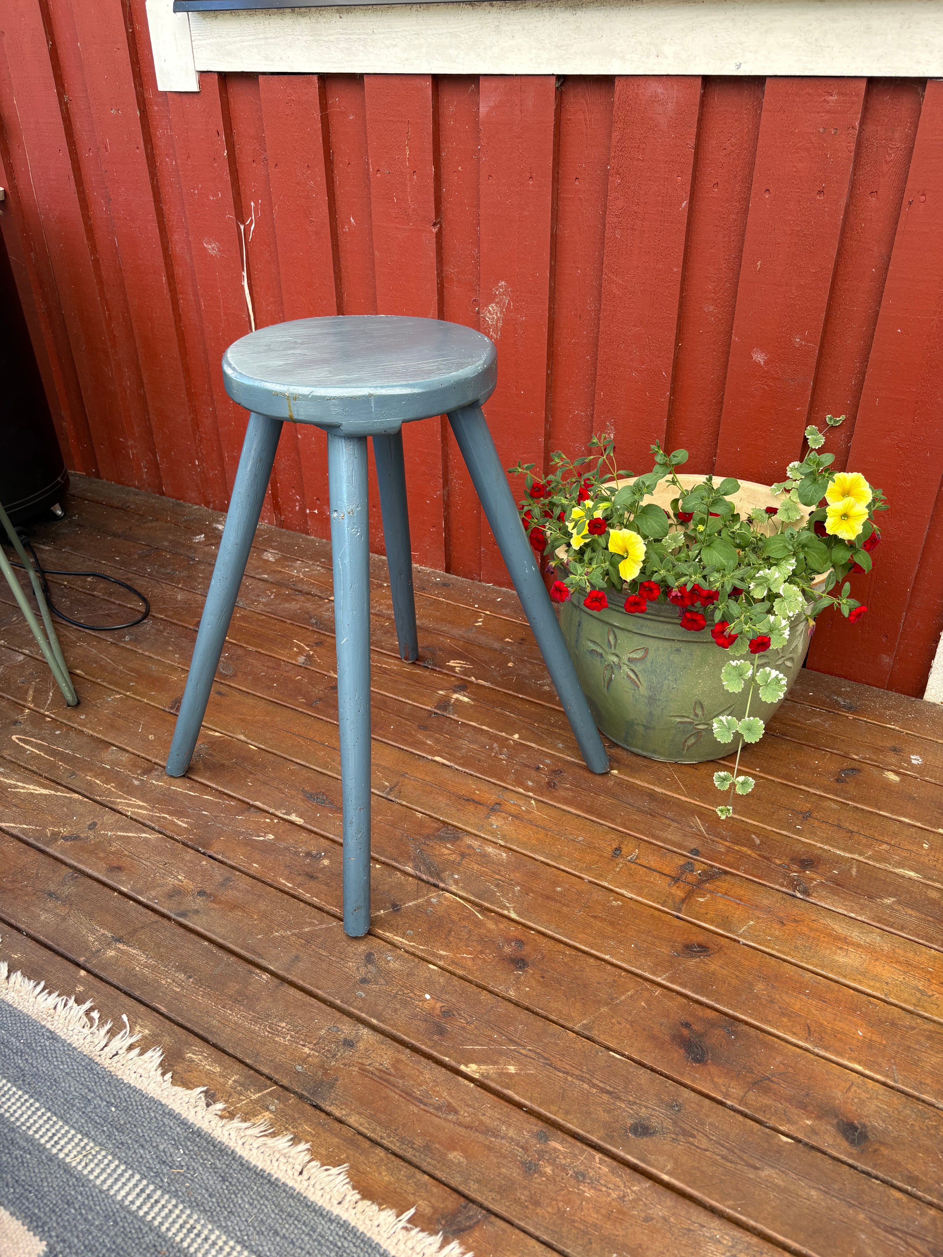 Vintage träpall i allmoge i nyskick.