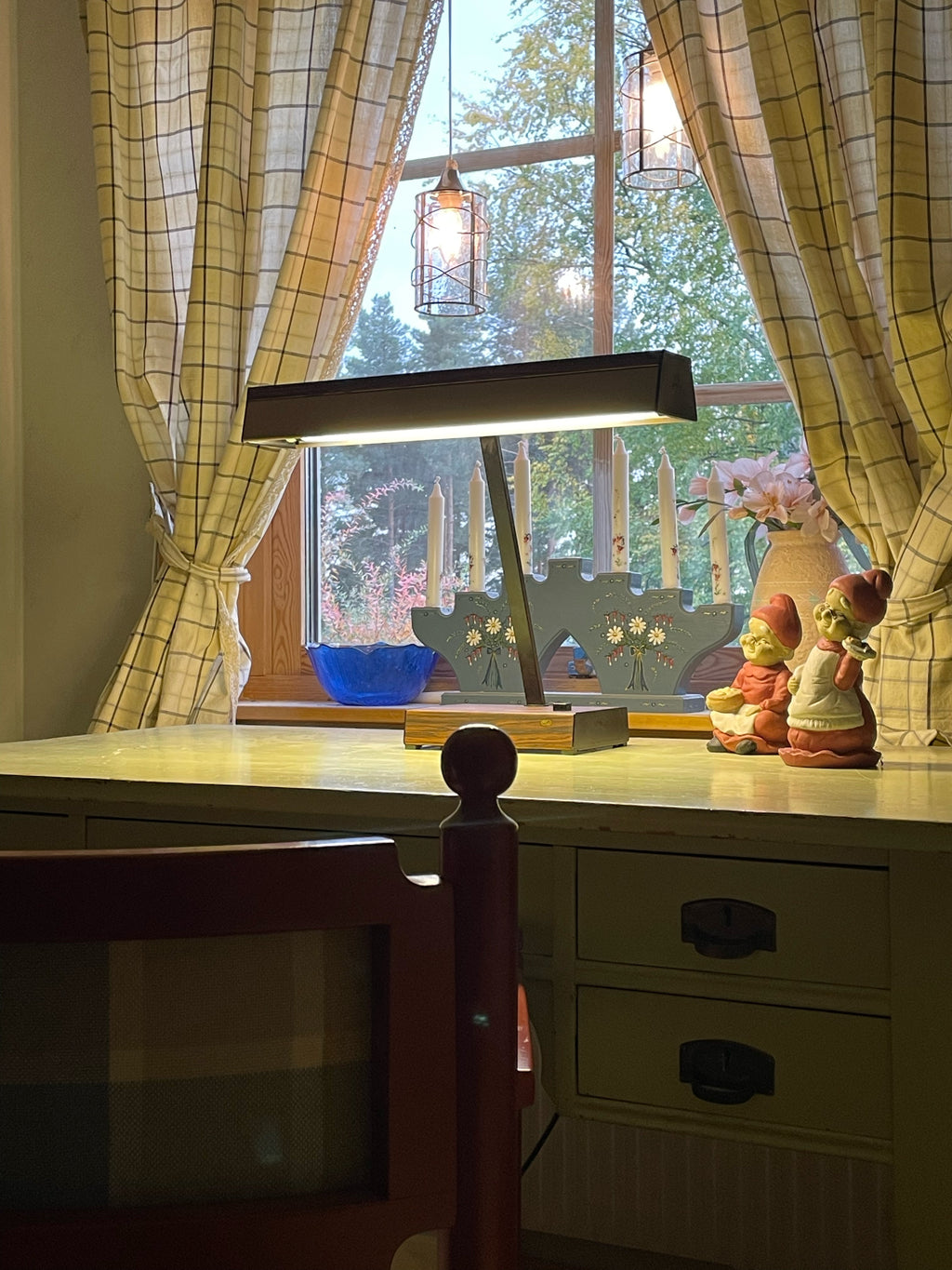 Snygg klassisk vintage skrivbordslampa 1960/70 tal med lysrör från LUXO.