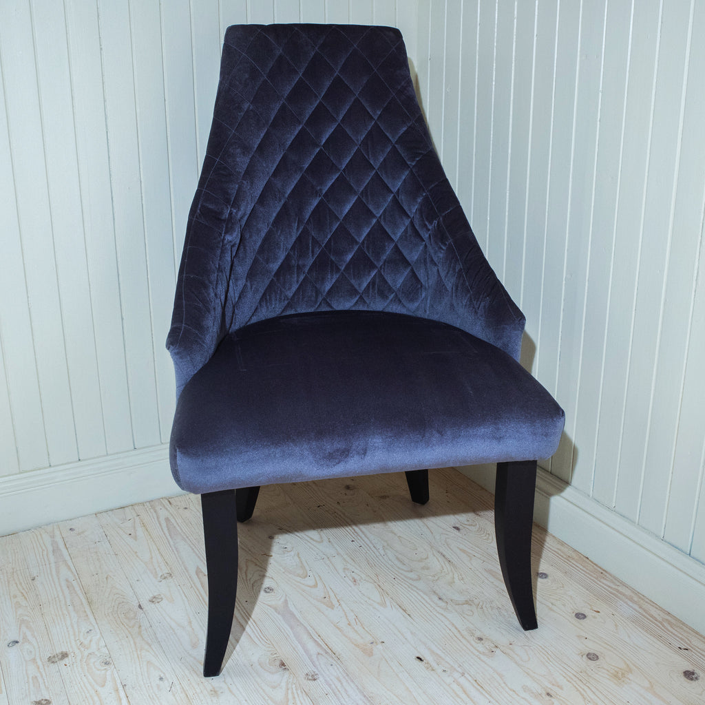 Nyproducerad stol i antik design. Vackra möbler från MAT Furniture.