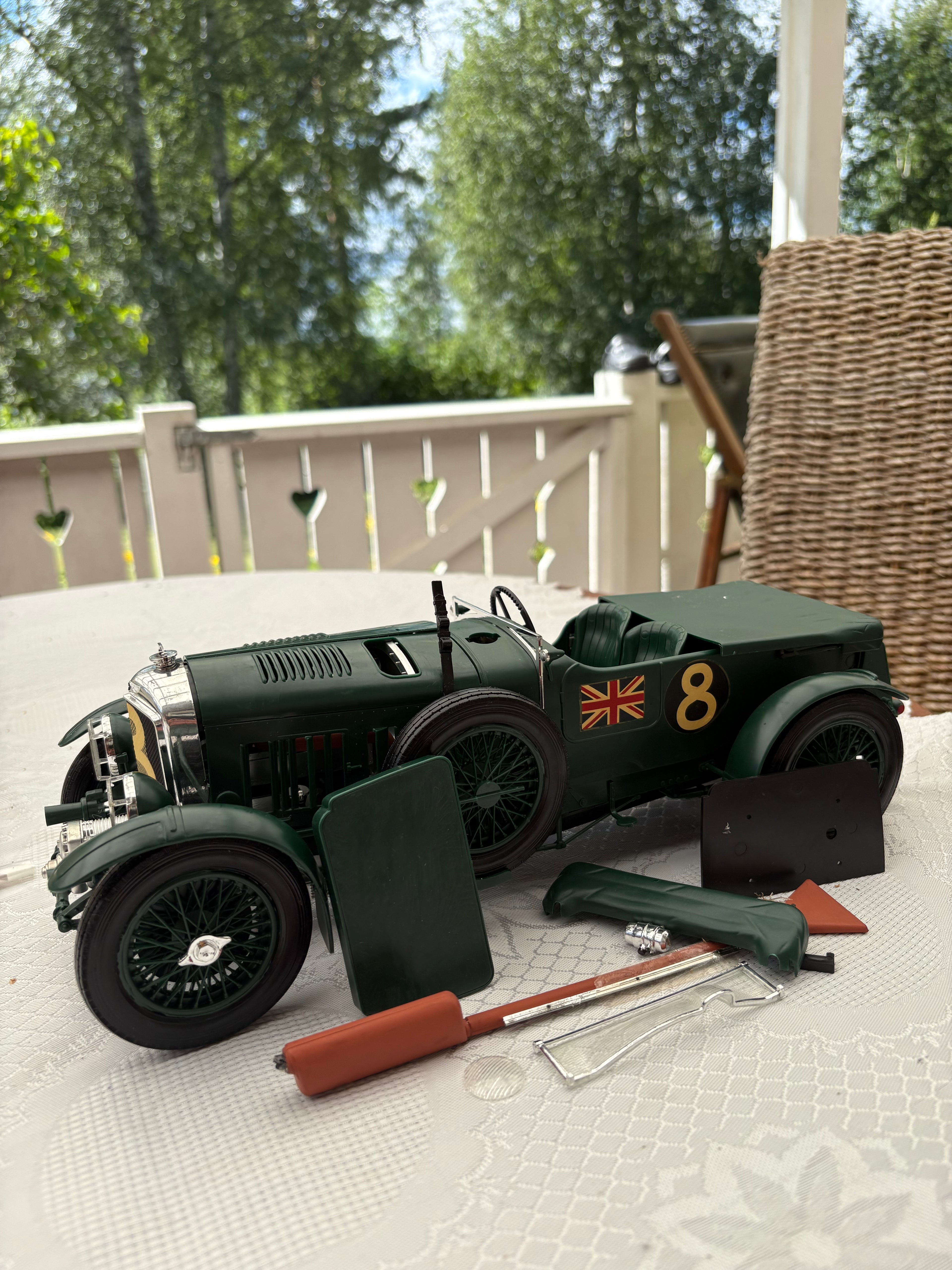 Modell bil från AIRFIX Connoisseurs series, 1930 Bentley Supercharged.