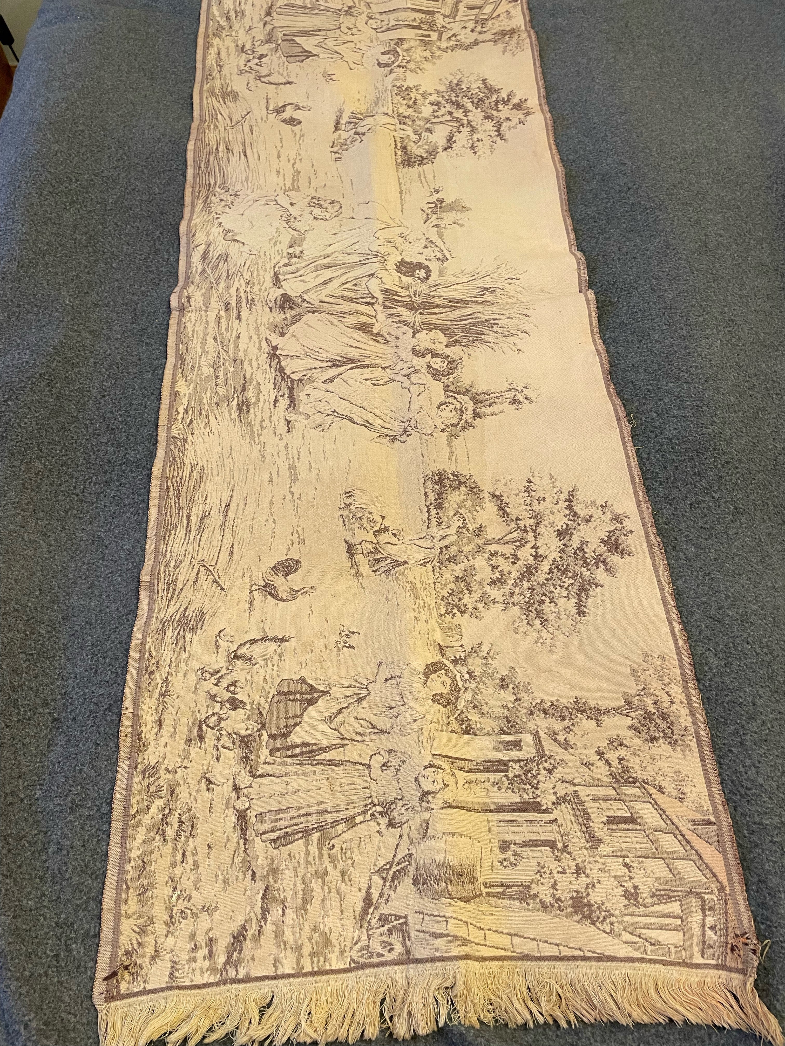 Vacker antik vepa 1800 tal föreställande ett skördemotiv.